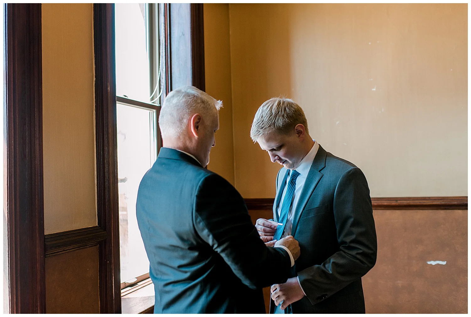 Lauren Baker Photography The Historic Concord Exchange Summer Minnesota Wedding