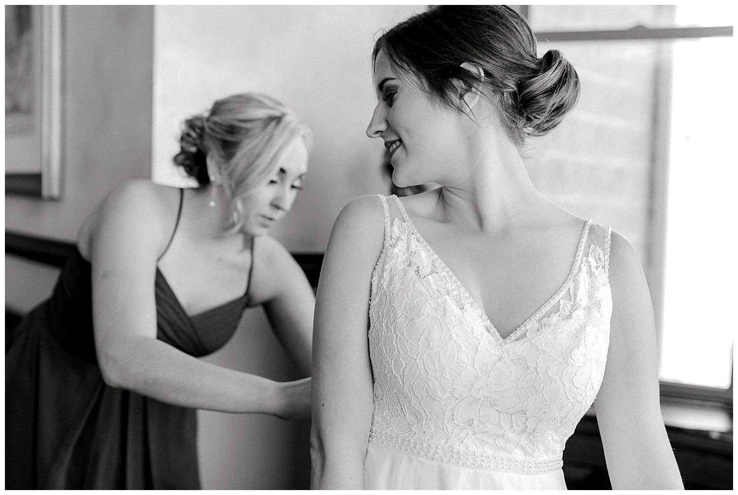 Lauren Baker Photography The Historic Concord Exchange Summer Minnesota Wedding