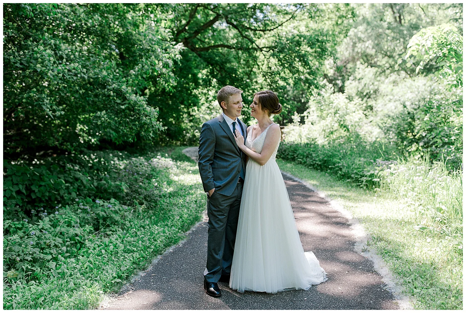 Lauren Baker Photography The Historic Concord Exchange Summer Minnesota Wedding