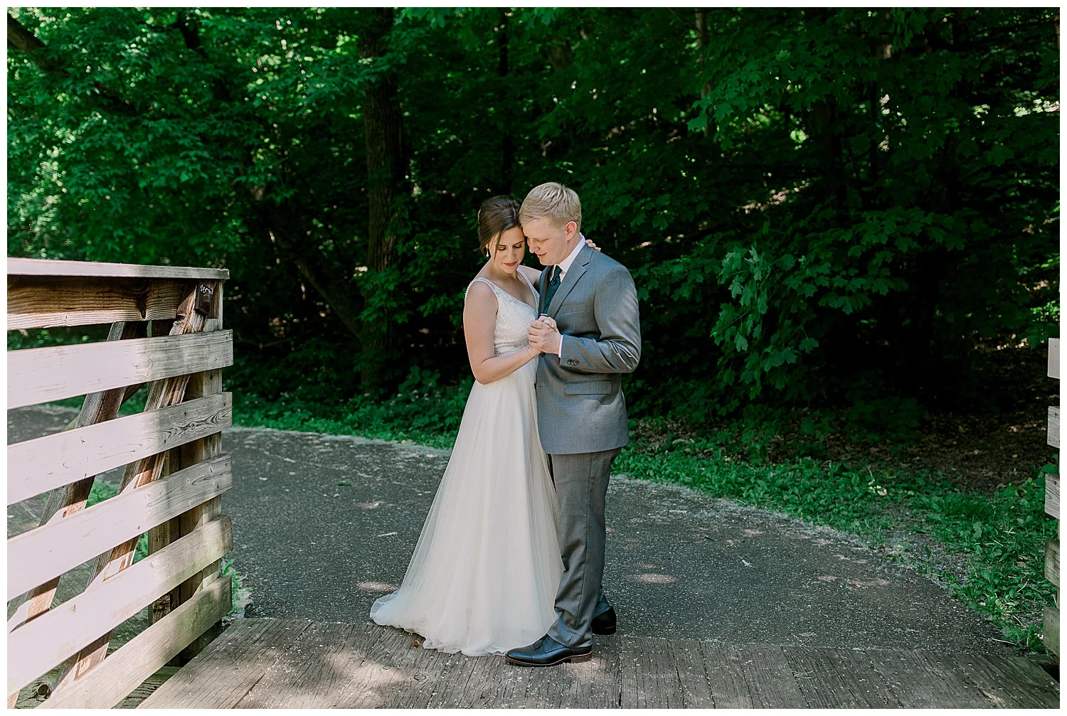 Lauren Baker Photography The Historic Concord Exchange Summer Minnesota Wedding