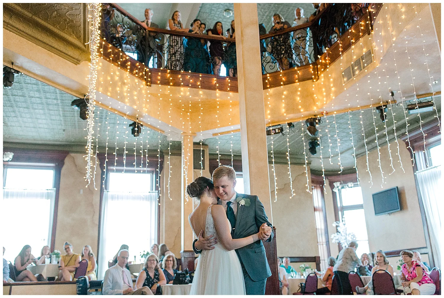 Lauren Baker Photography The Historic Concord Exchange Summer Minnesota Wedding