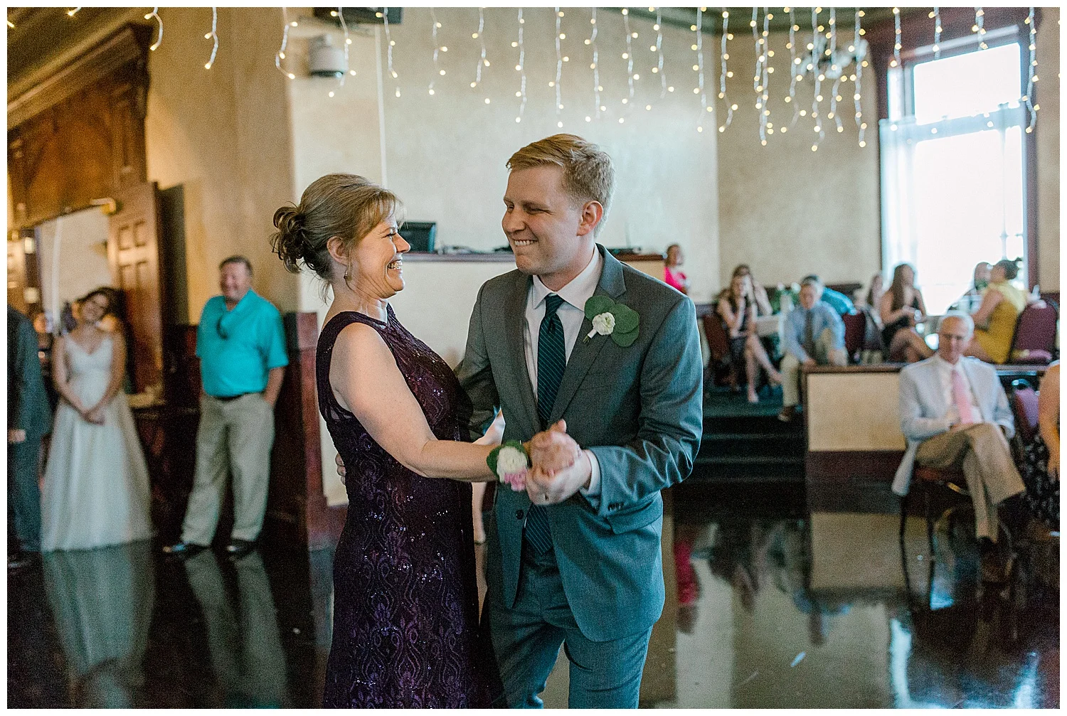 Lauren Baker Photography The Historic Concord Exchange Summer Minnesota Wedding