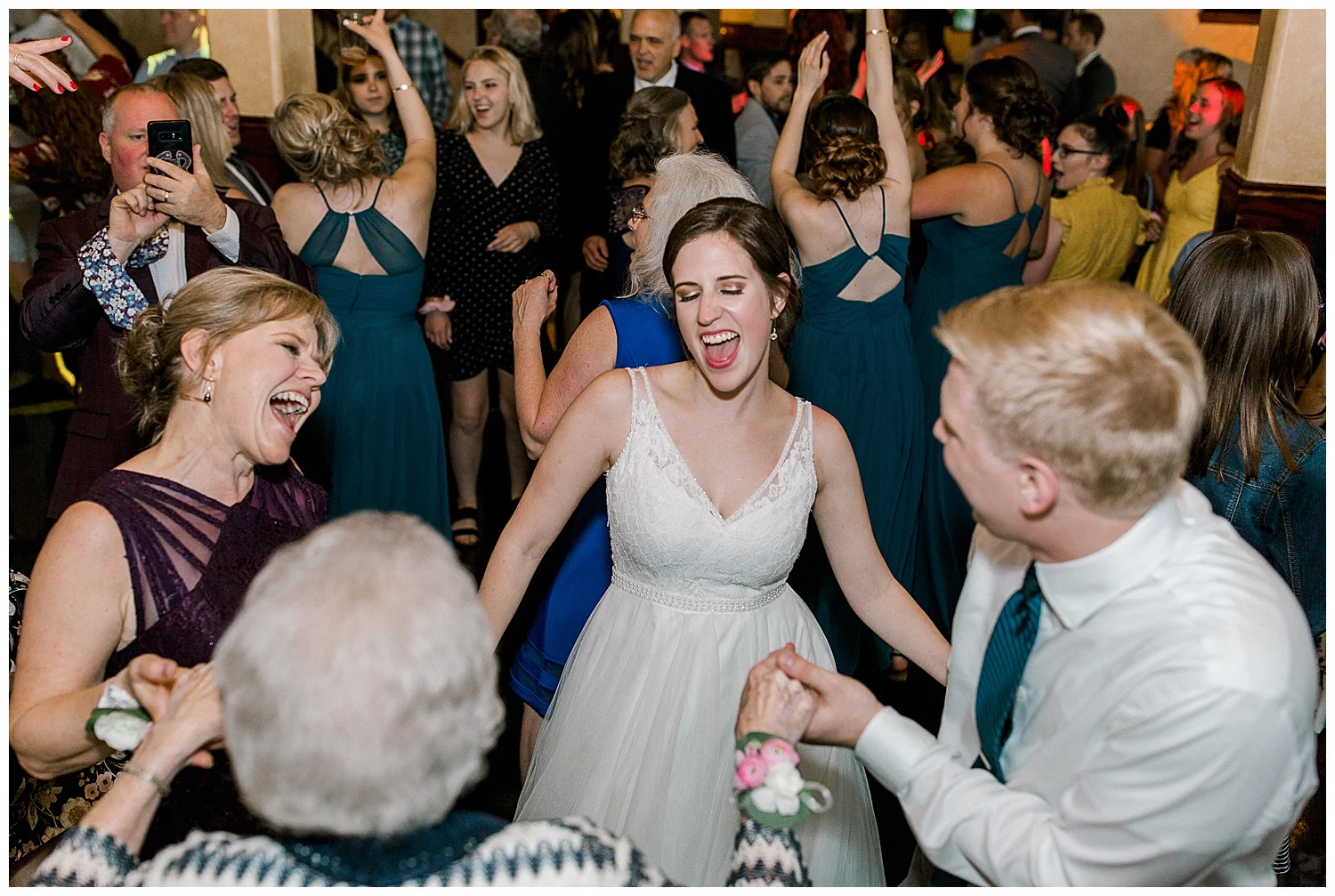 Lauren Baker Photography The Historic Concord Exchange Summer Minnesota Wedding