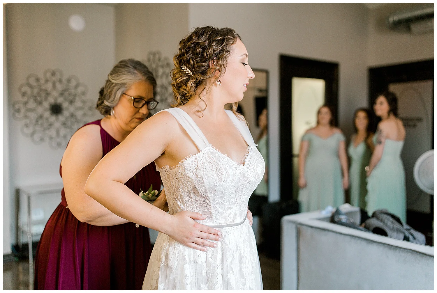 Lauren Baker Photography at The Lumber Exchange. Wedding photographer Minneapolis, Minnesota