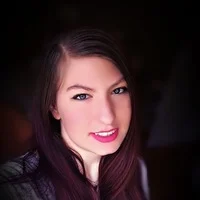 ALICE REEDS, AUTHOR OF ECHOES, PRETTY LITTLE LIVES , AND THE FORTHCOMING FISSURES