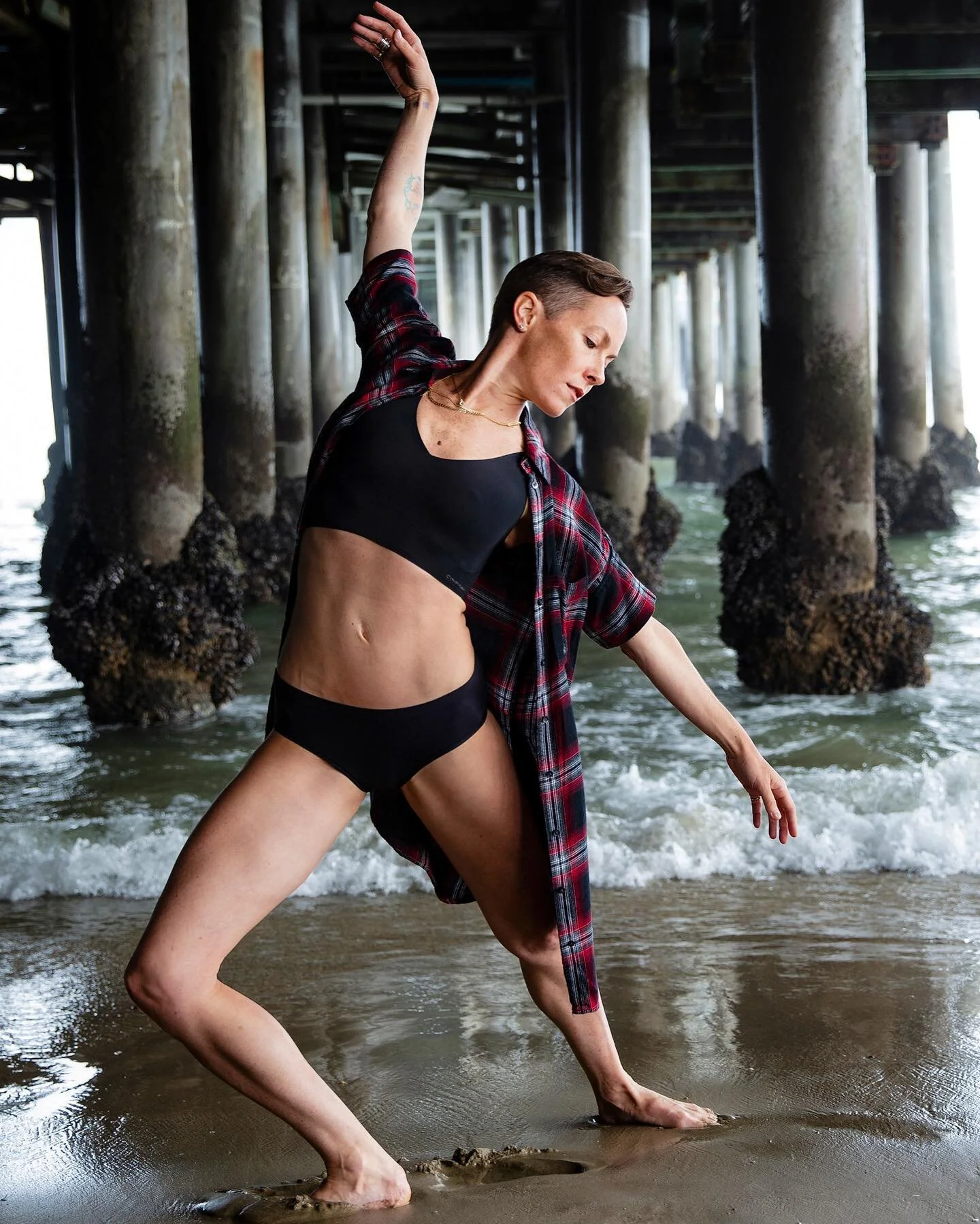 MOVE WITH ME
&bull;
&bull;
CLASS ANNOUNCEMENT/REMINDER: move with me this monday 7/25 - 10am ballet class at @gibneydance and 3:15pm contemporary modern class at @stepsonbroadway (which also has virtual options!)
&bull;
&bull;
#dance #dancer #nycdanc