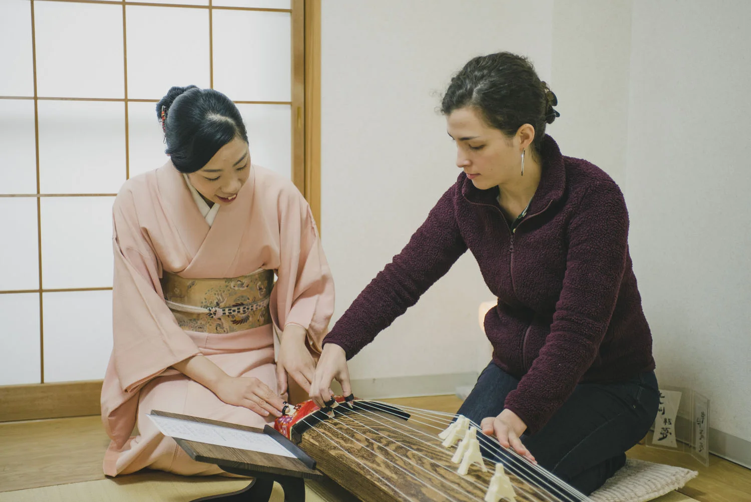 tokyo_japanese_stringed_instrument_koto_029.jpg