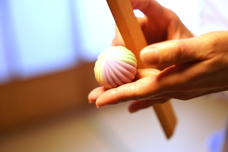 Izushi “wagashi” sweets making