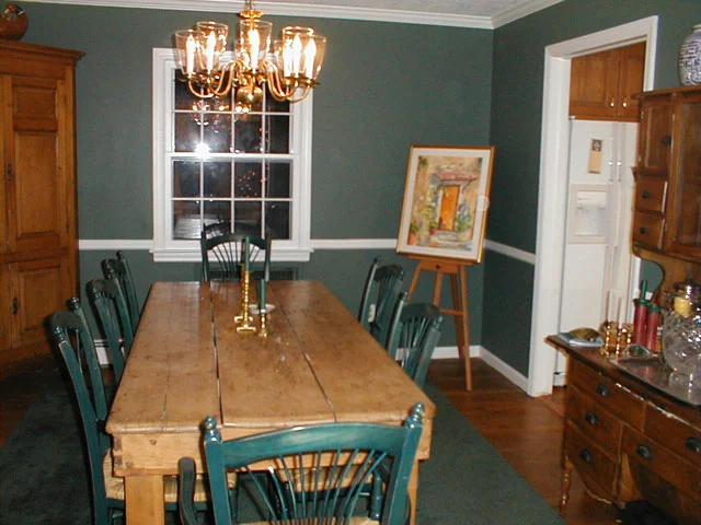 Dining room-3.jpg