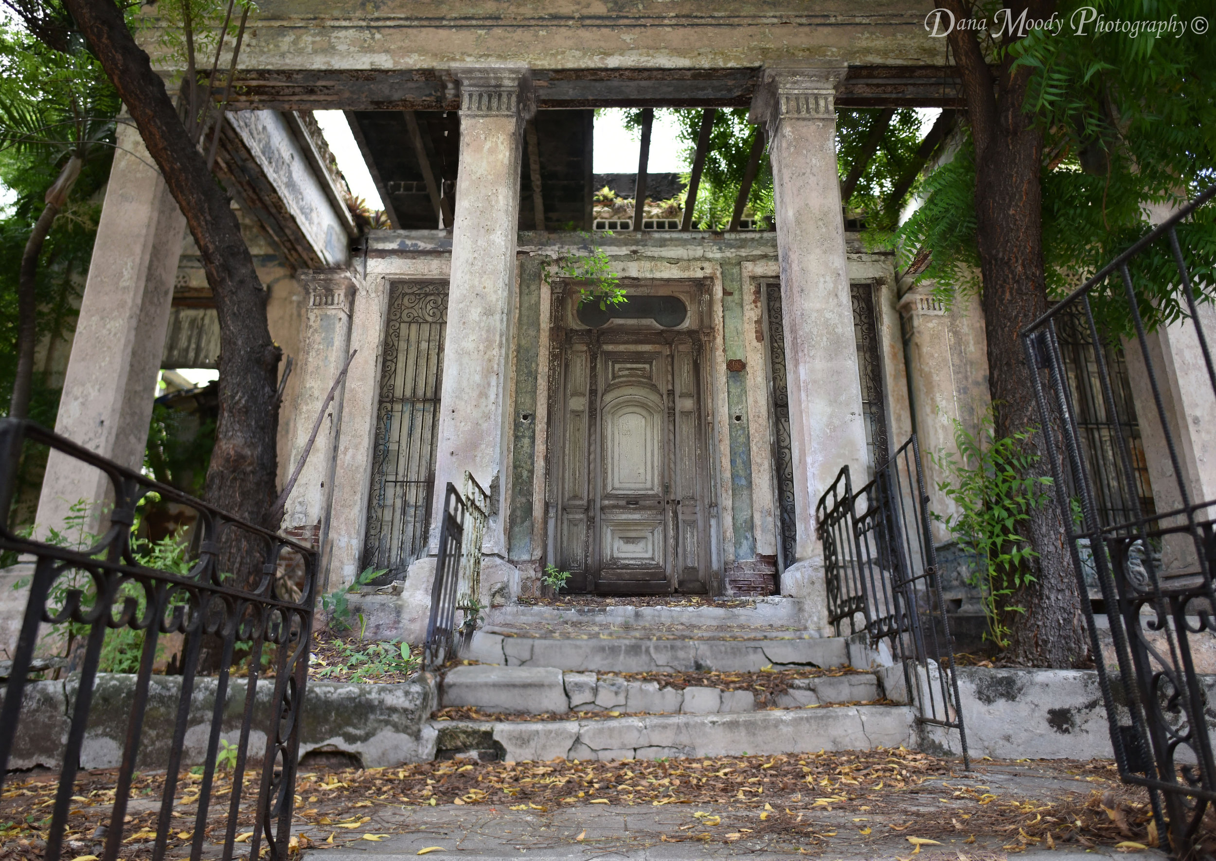 Casa en Linea (House on Linea). Havana, Cuba. 2017.