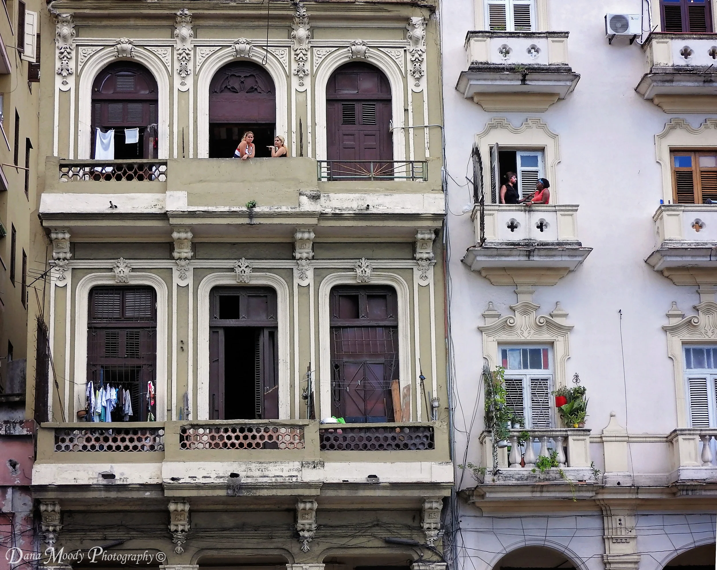 Balcones (Balconies). Havana, Cuba. 2017.