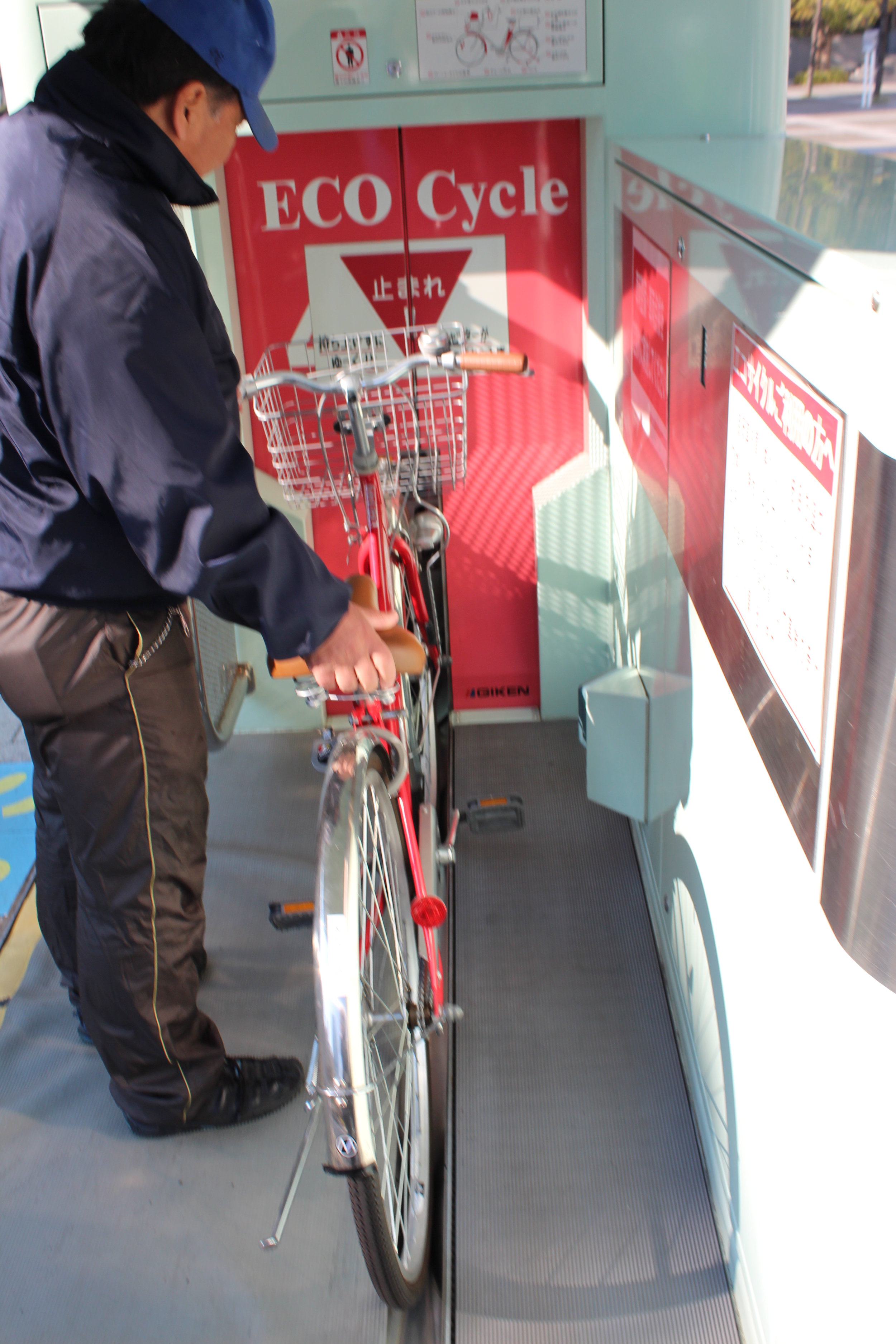  Amazing Tokyo bike parking pulls bike into device and in seconds it's in a secure underground carousel. 