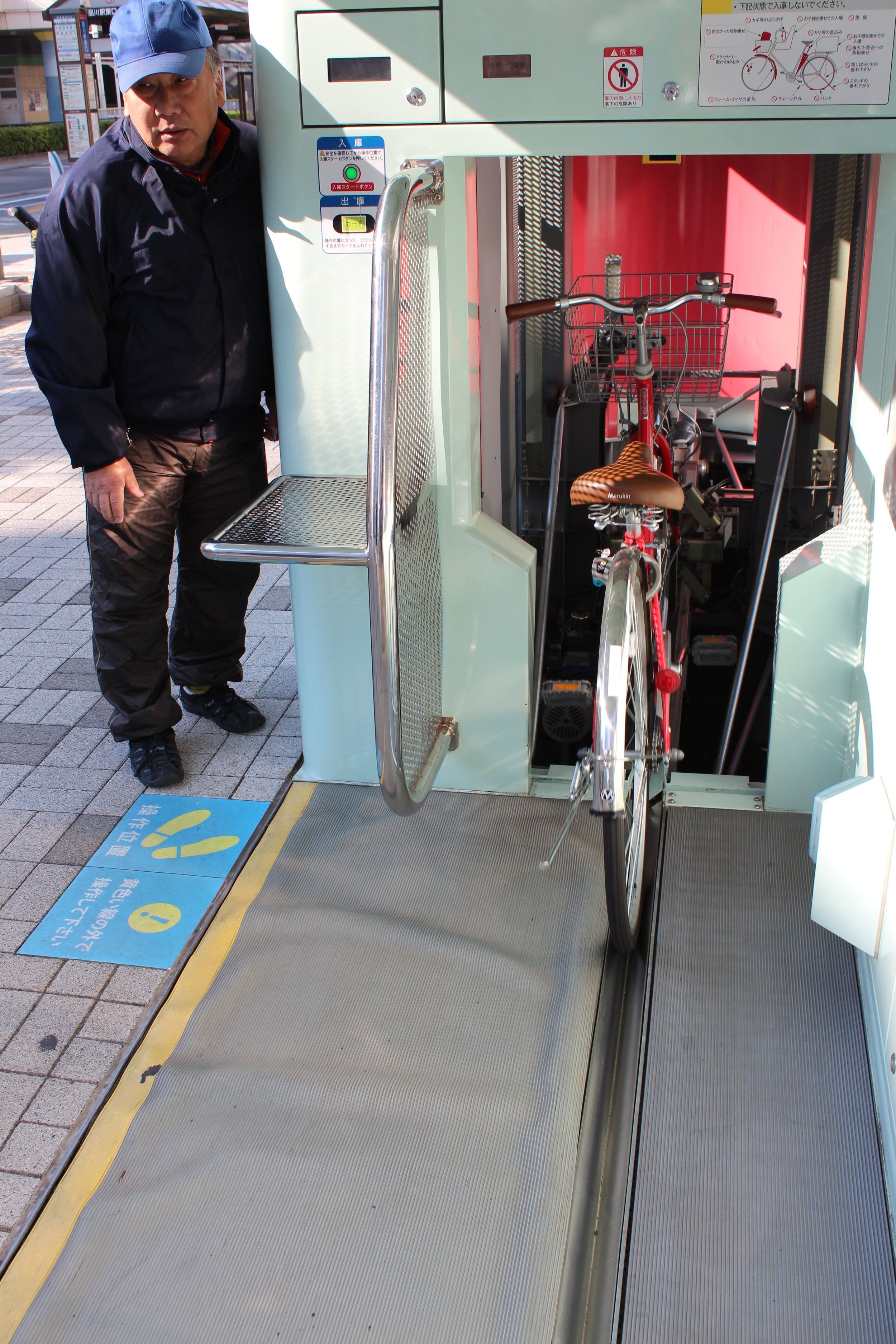  Amazing Tokyo bike parking pulls bike into device and in seconds it's in a secure underground carousel. 