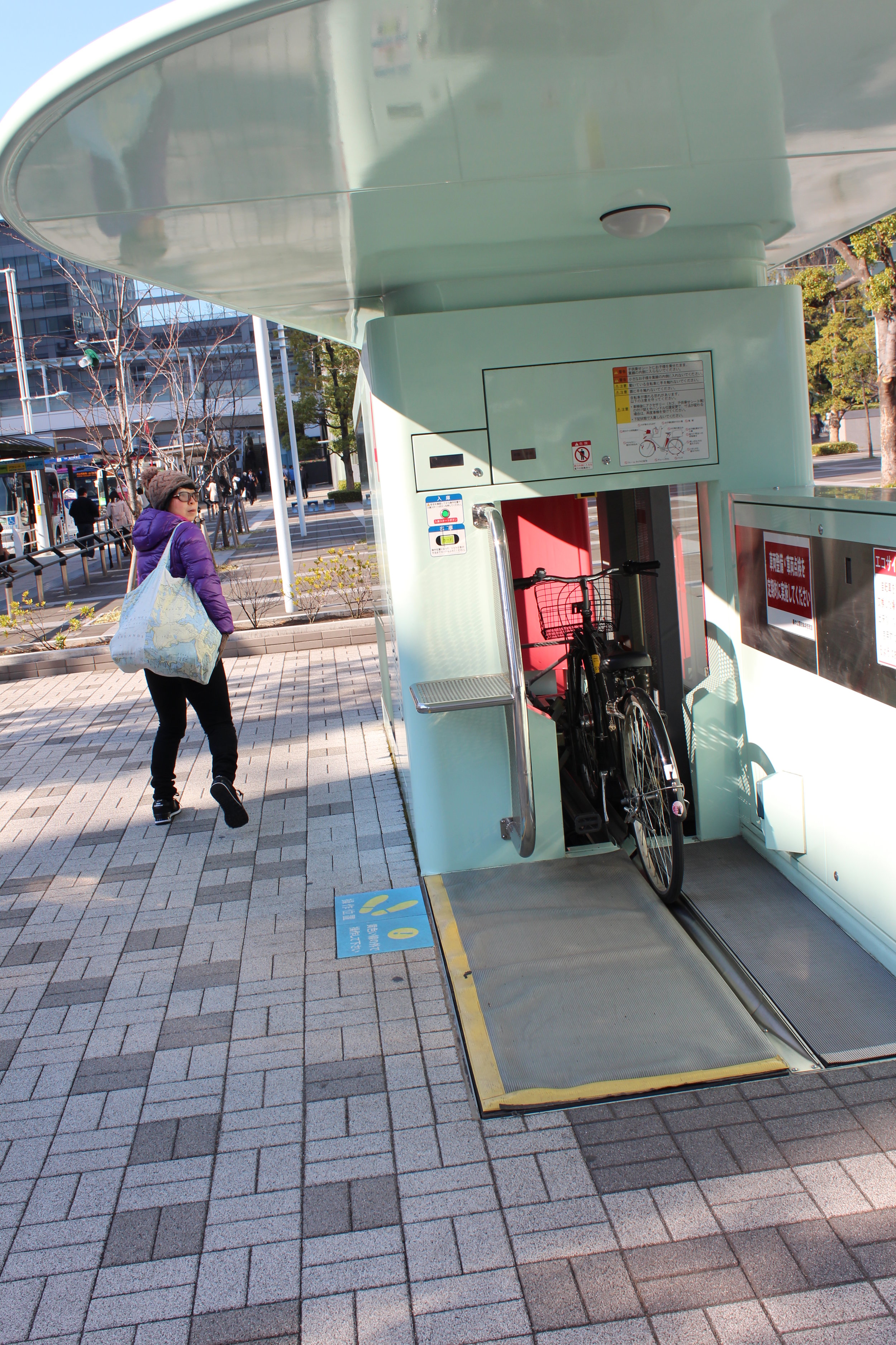  Amazing Tokyo bike parking pulls bike into device and in seconds it's in a secure underground carousel. 