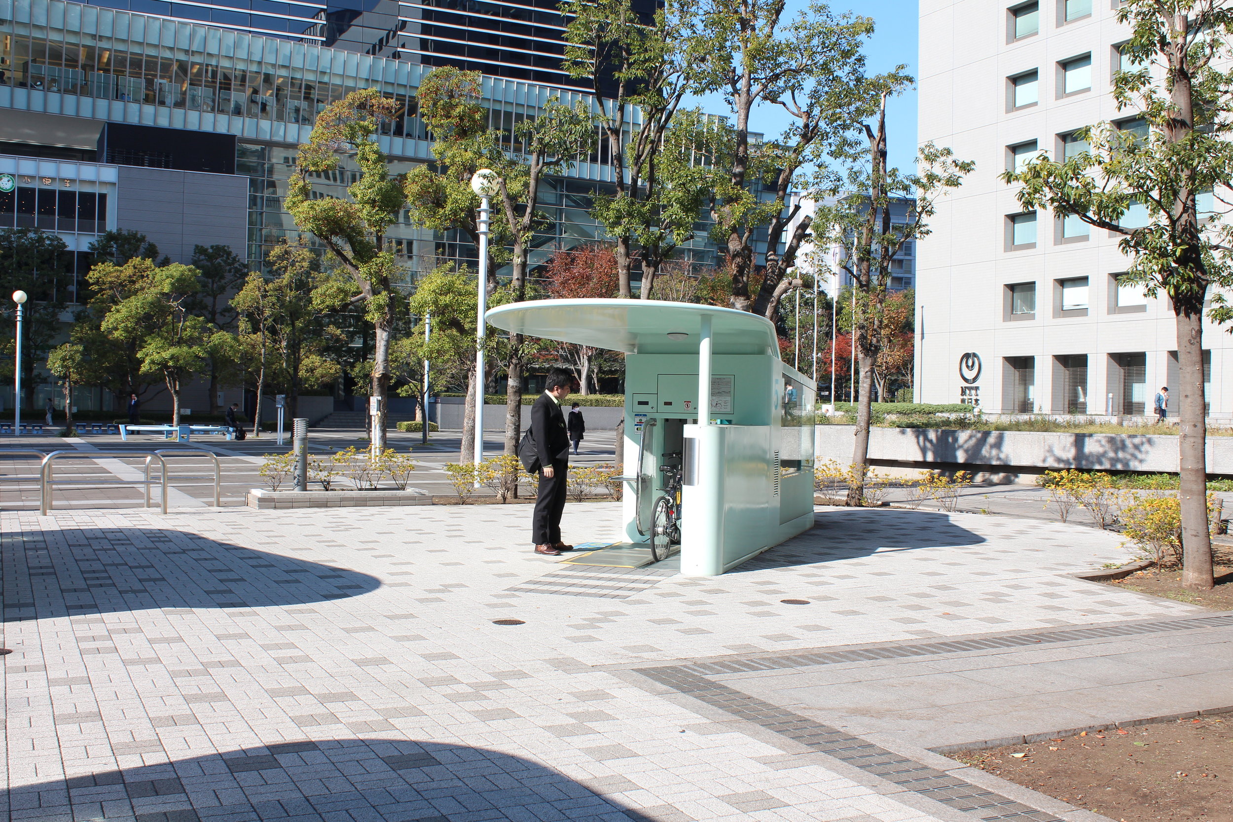  Amazing Tokyo bike parking pulls bike into device and in seconds it's in a secure underground carousel. 