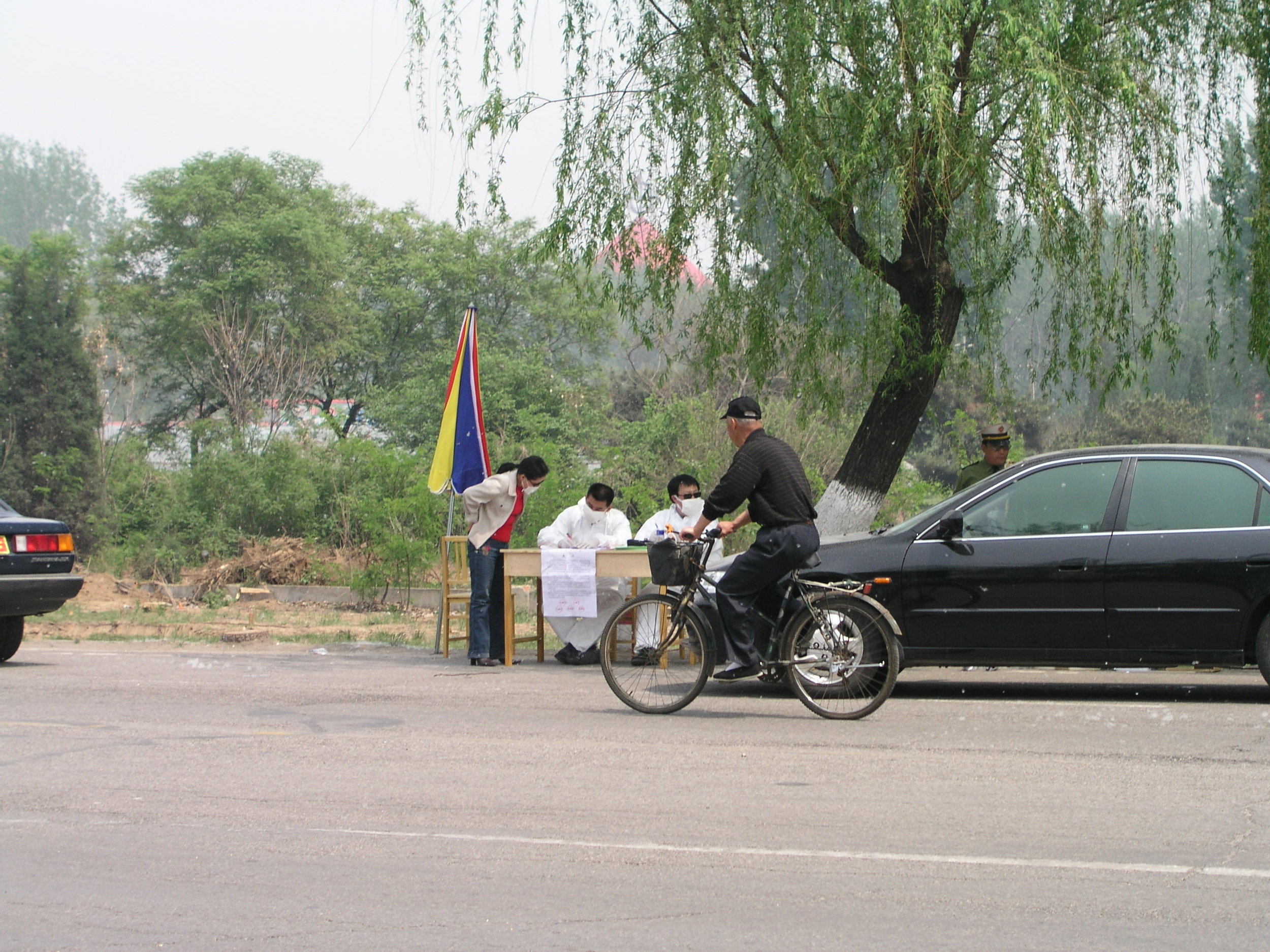 Eventually authorities stopped people fleeing Beijing if they had fevers or symptoms of SARS.3.JPG