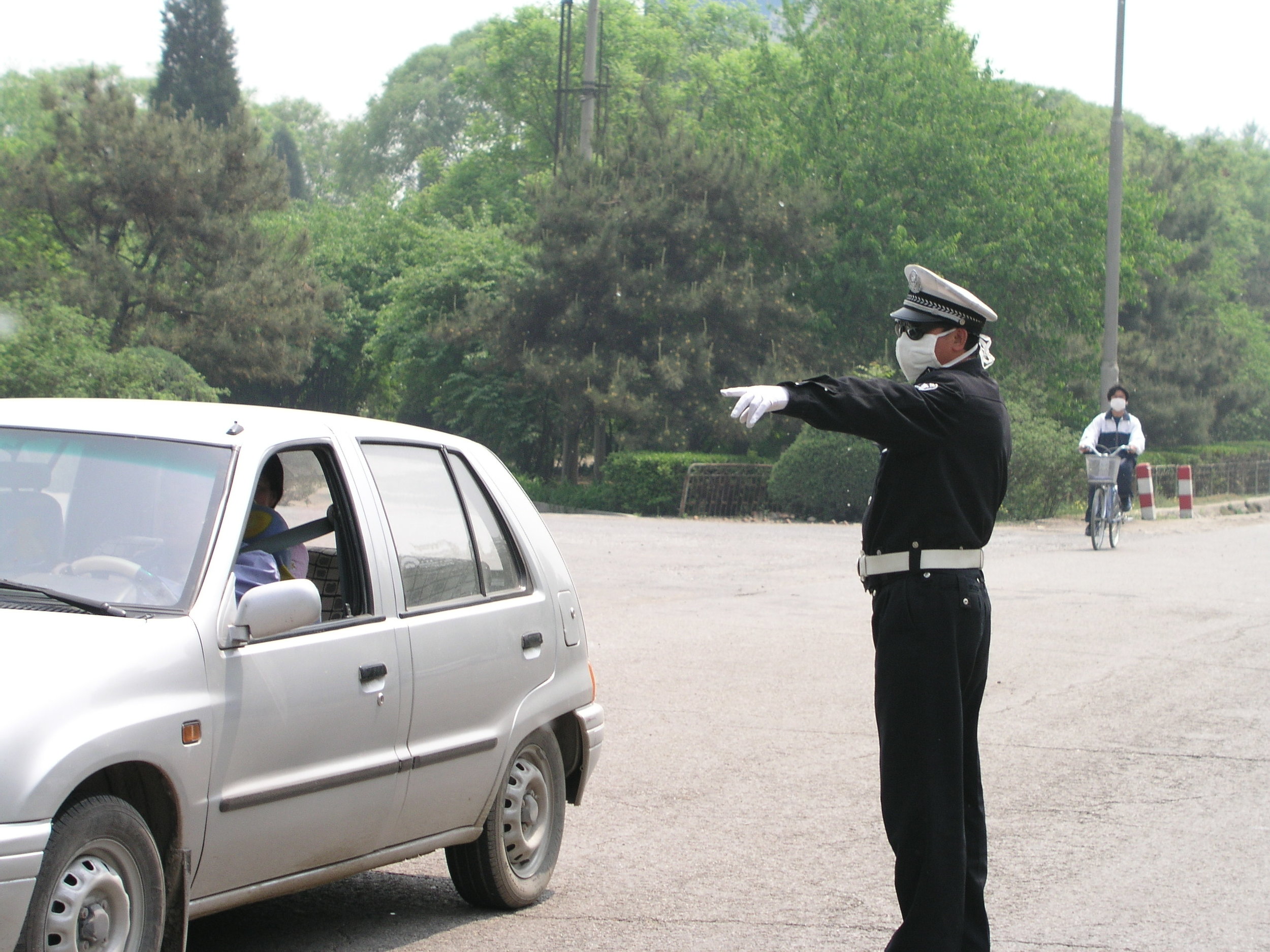 Eventually authorities stopped people fleeing Beijing if they had fevers or symptoms of SARS.14.JPG