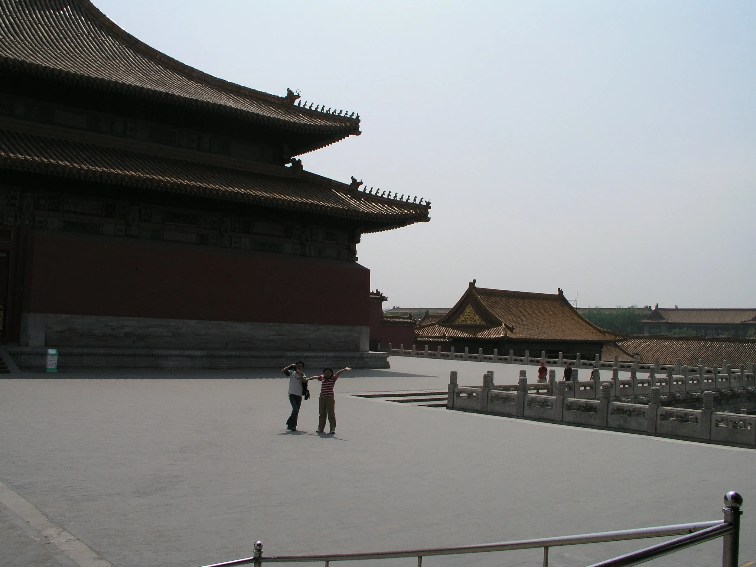 Nearly empty Forbidden City amid SARS.3.JPG