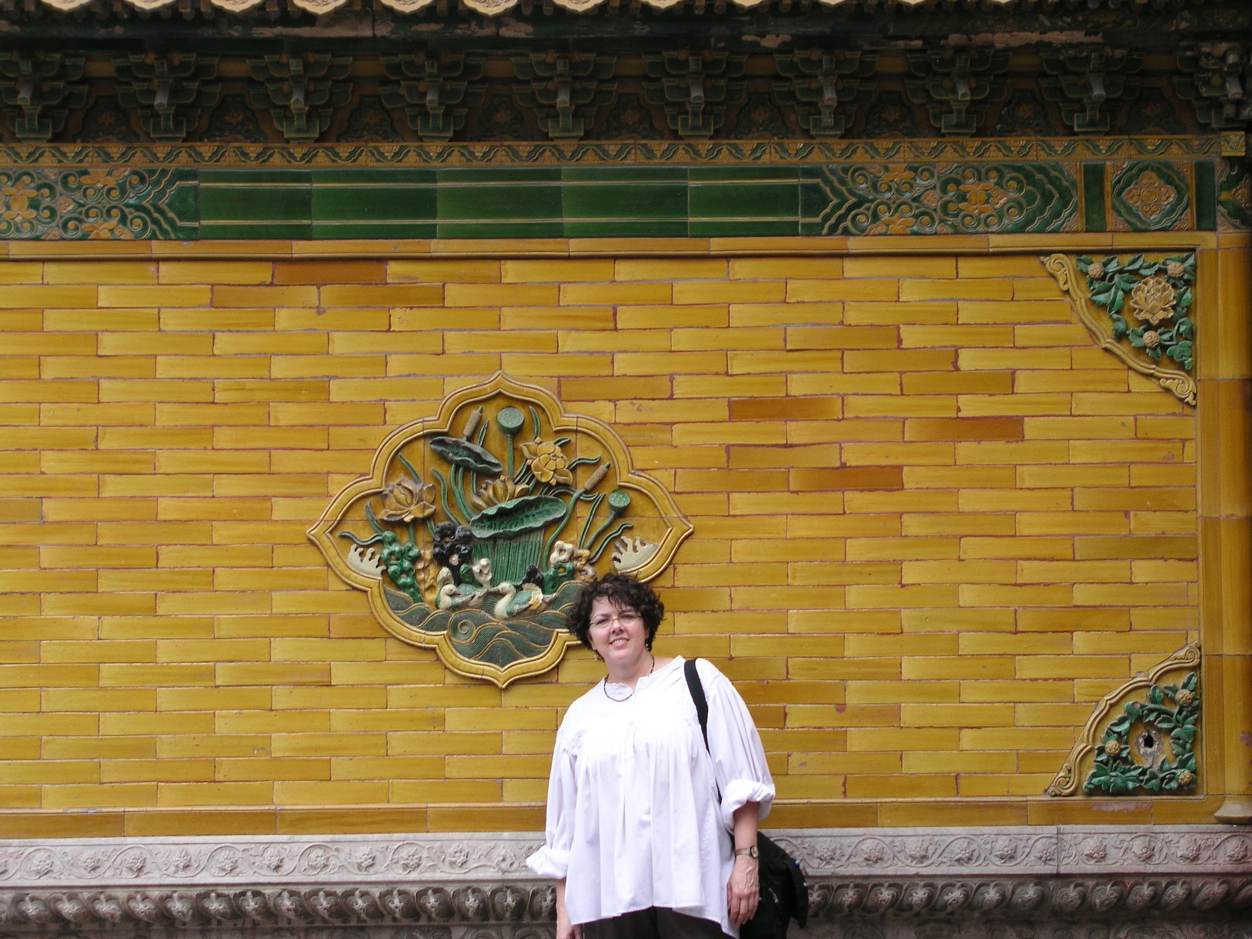 Nearly empty Forbidden City amid SARS.7.JPG