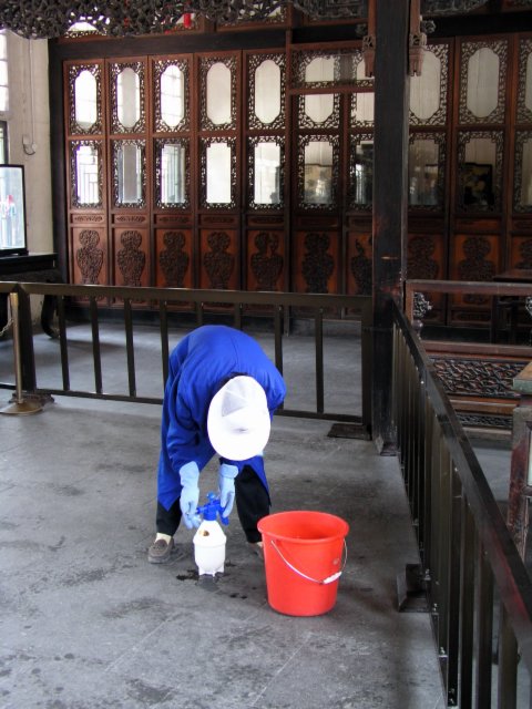 Scrubbing Beijing tourist sites.2.jpg