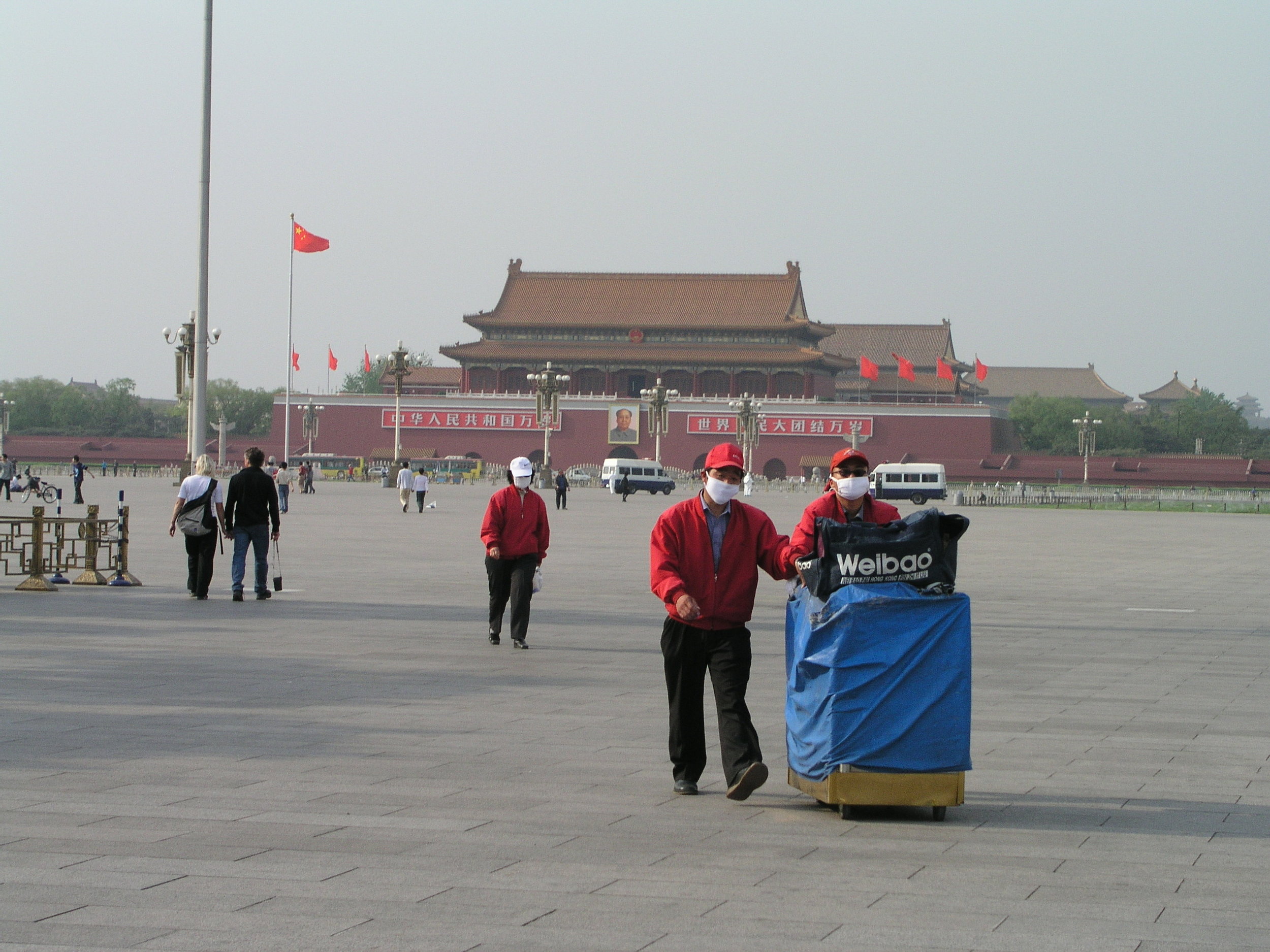 Usually corwded Tianamen Square during SARS.JPG