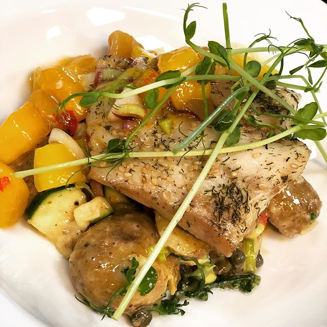 @cafekronhuset #cafekronhuset #gbg #g&ouml;teborg #mat #dagens #lunch #fisk #mango #potatissallad #kronhusbodarna #kronhuset #uteservering #sommar #sol #event #evenemang