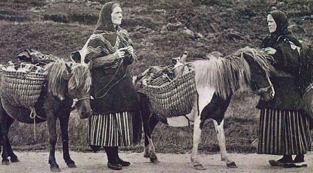 Shetland women at market.jpg