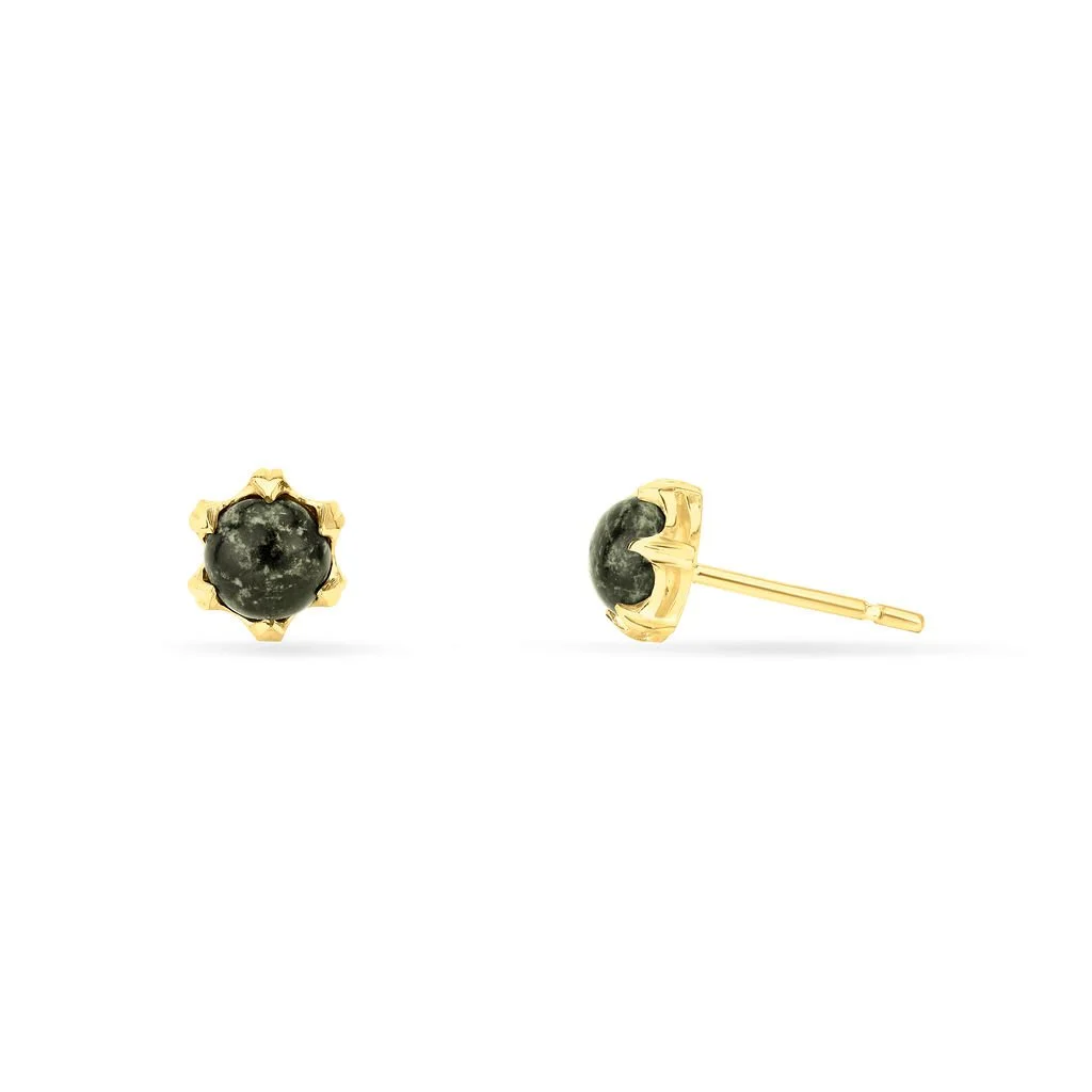 KAJD_Oppenwark_stud_in_yellow_gold_with_Serpentine_Shetland_stone.jpg