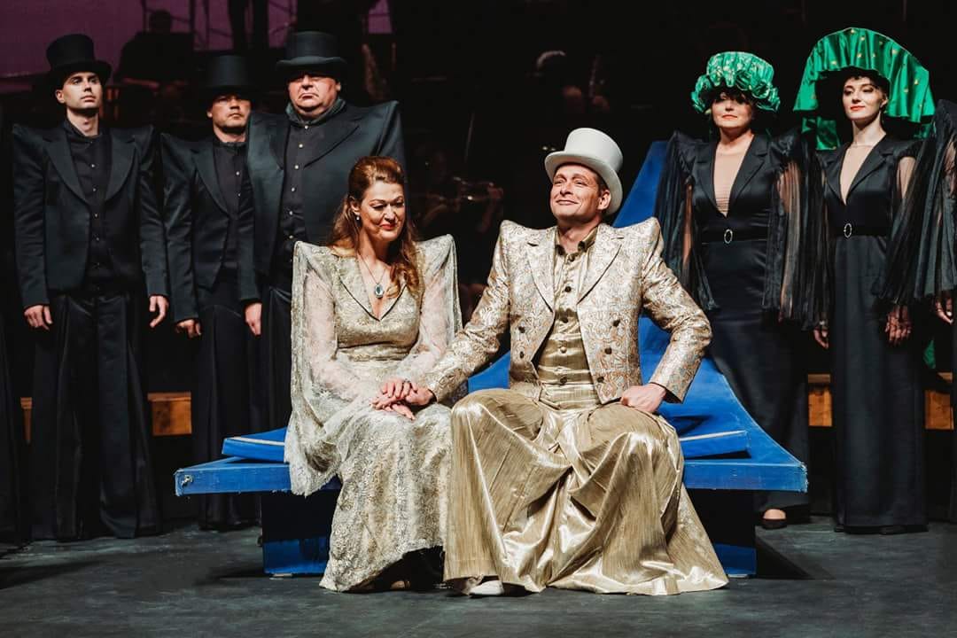 Carsten Wittmoser as Landgraf, with Agnes Selma Weiland as Elisabeth Photo: Tom Benz © 