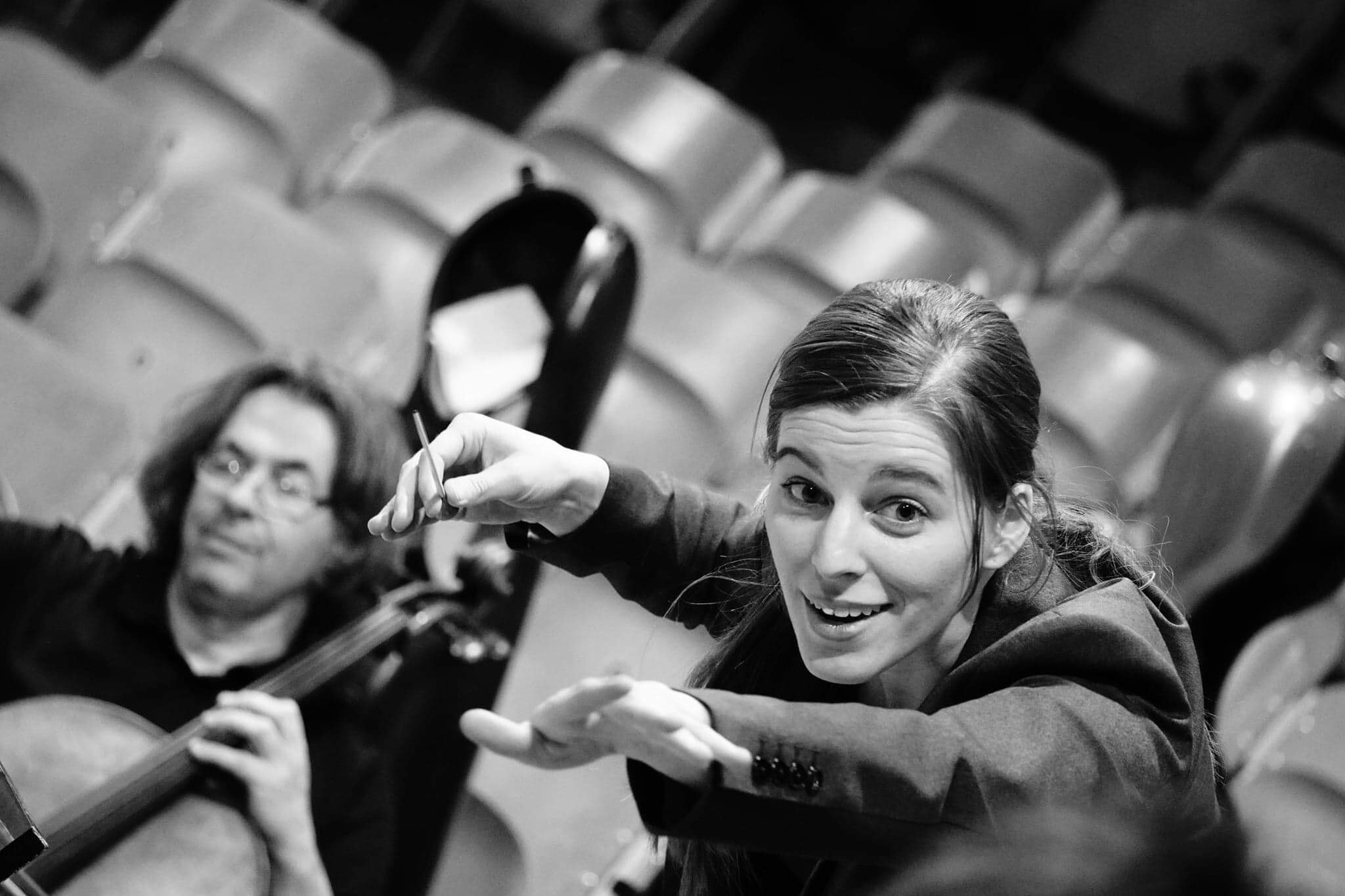 Johanna Malangré - B&amp;W - conducting © Hara Vlachou