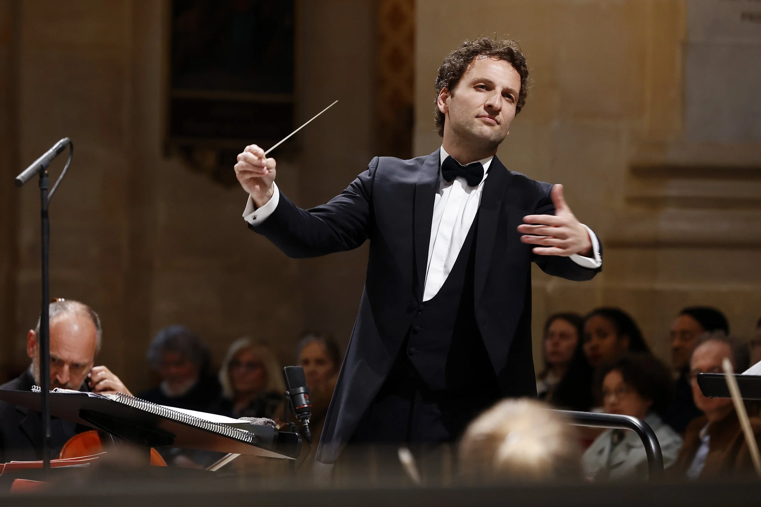 Victor Jacob conducting La Musique des Âmes 