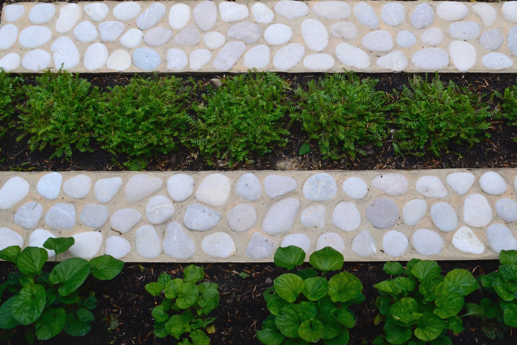 Cobble detail courtyard garden design plumpton.jpg