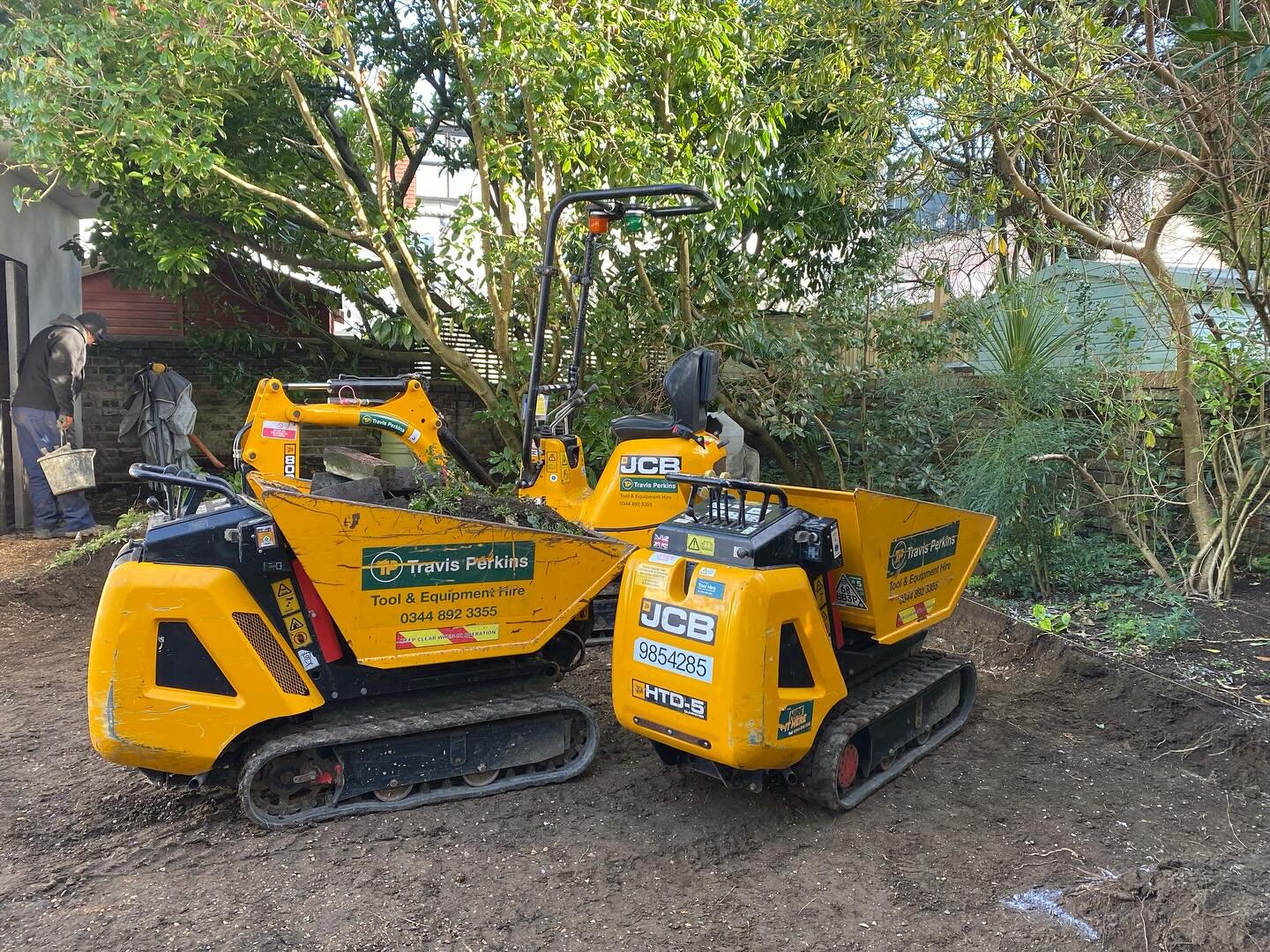 New build started! Exciting time for our clients, and for us!
We are using a lovely soft clay paver with large format porcelain, slatted fencing, a water trough and sensitive lighting. A small city garden will become a cool lush green haven with thre
