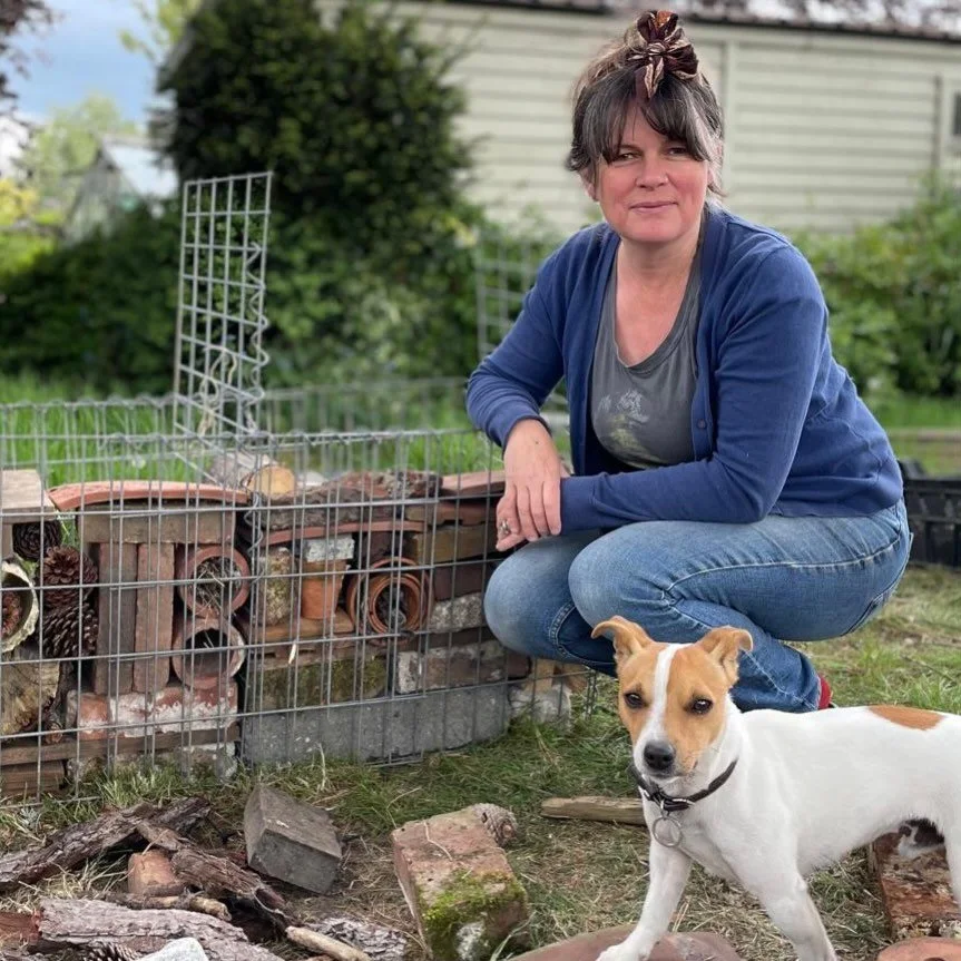 Designing the gabion fill for our #chelseaflowershow trade stand we are designing for @the_sgld 
Interrupted of course by a mischievous Pippin! 
The gabion will be filled with waste material found in all the corners of my garden. The curated piece wi