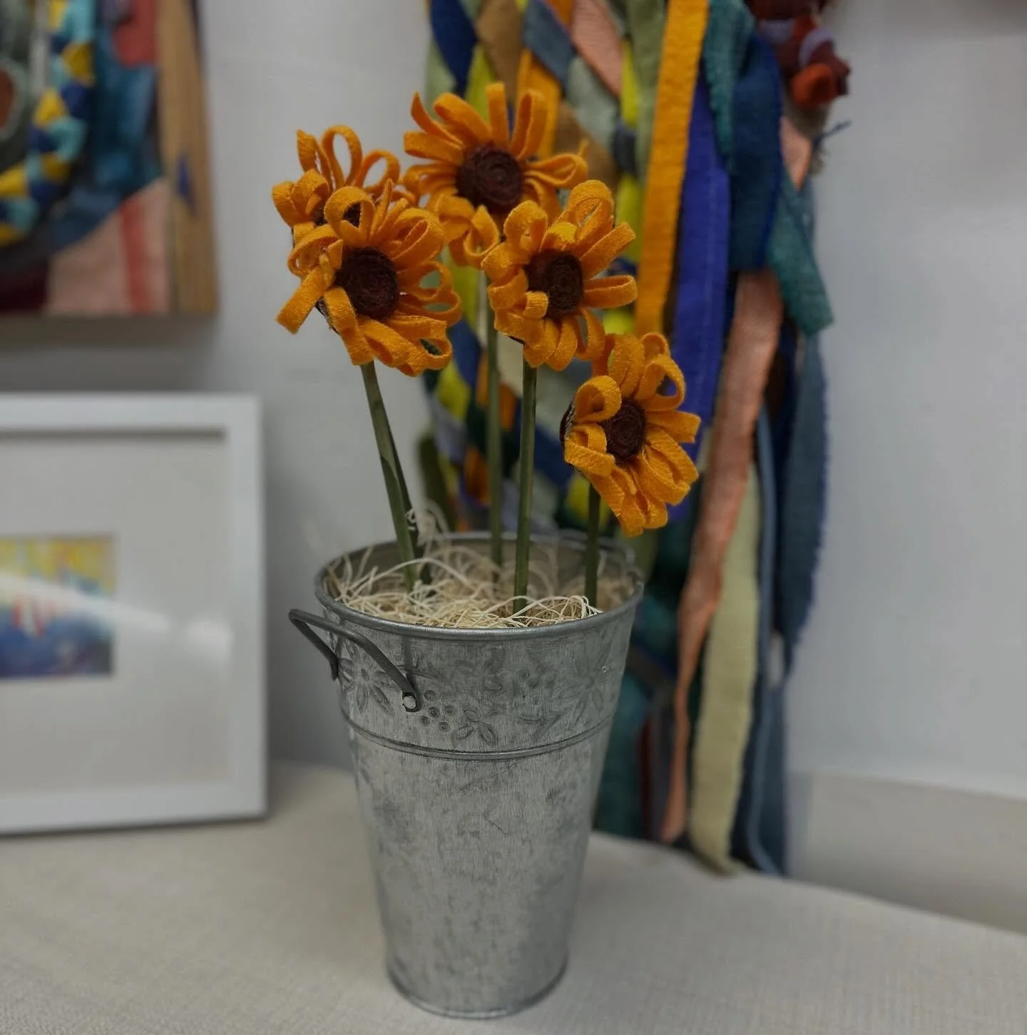 Friend of the studio, Donna, recently gifted me this cheery, colorful, wool flower pot to brighten up the studio. How did she know that orange is one of my favorite colors? Thanks, Donna! #rughooking #woolflowers #feltflowers #woolart #wool