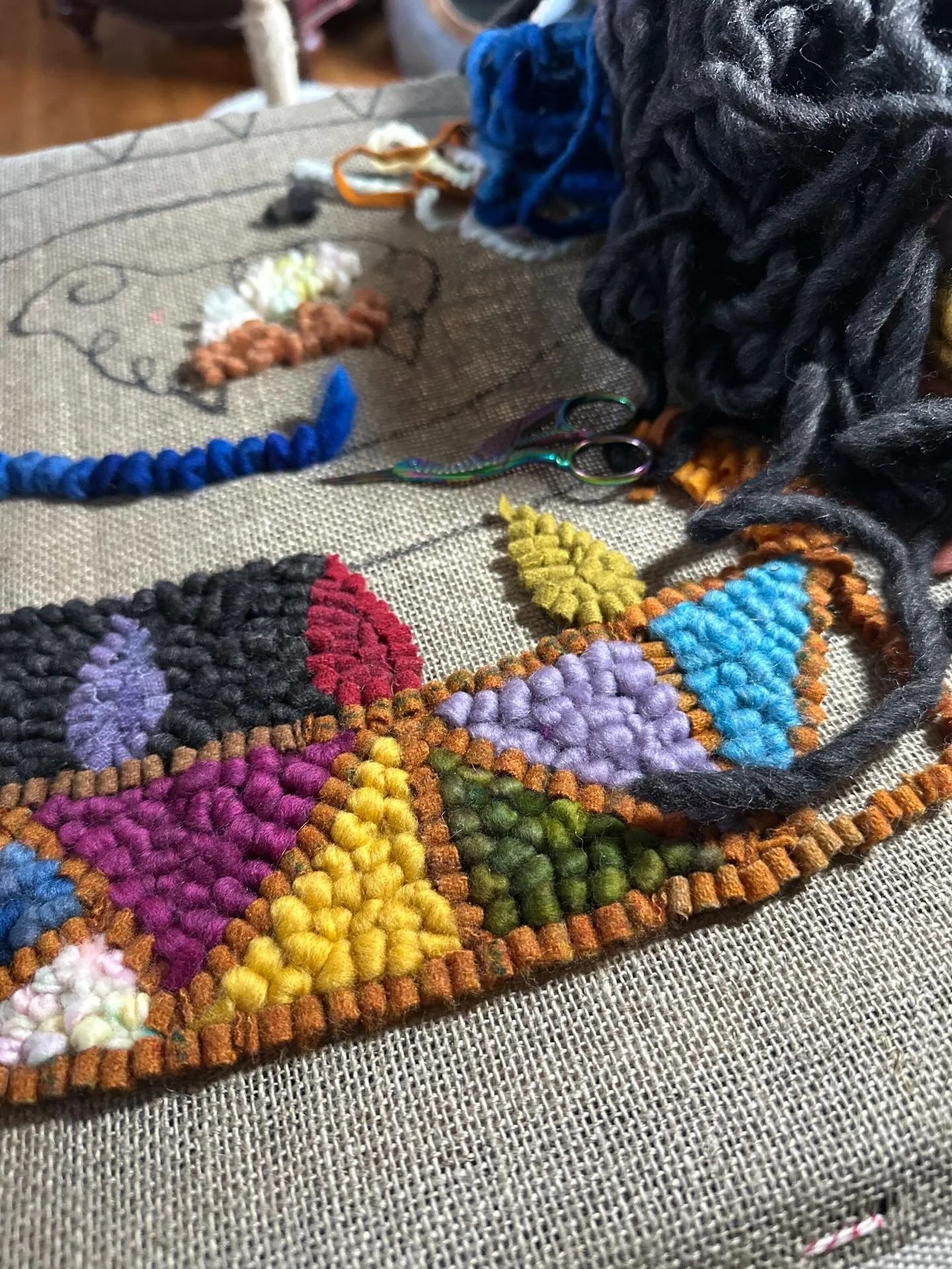 It&rsquo;s been so nice to get some real hooking done these past few mornings. I&rsquo;ll be demoing during our open studio this afternoon from 2-6pm at Cutler Mills! Come see me and some of my friends @cloudcandyclothing,  @lizbessel, @crioscross an