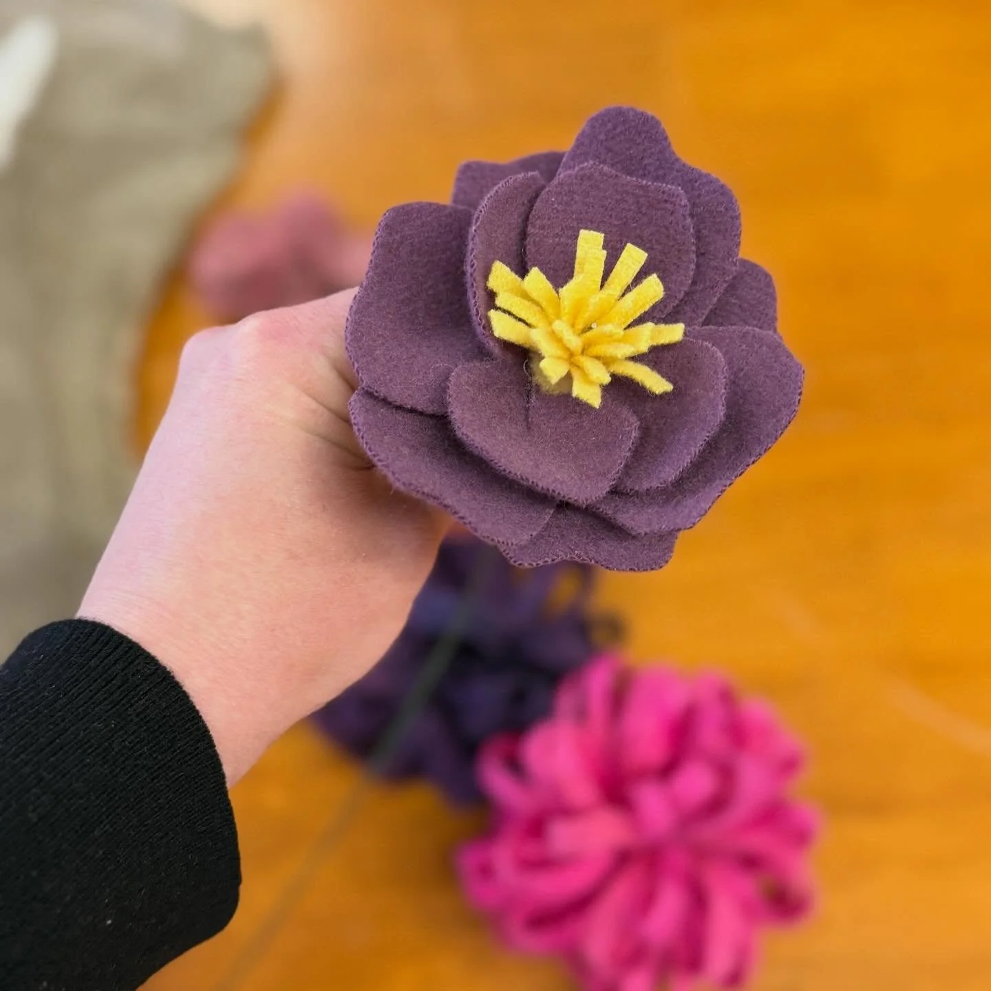 Spring flowers! I&rsquo;m playing with wool and experimenting with interesting flower shapes. I have a vision of comically large flowers. 😂🤔 #woolflowers #feltflowers #fiberart #fiberartist