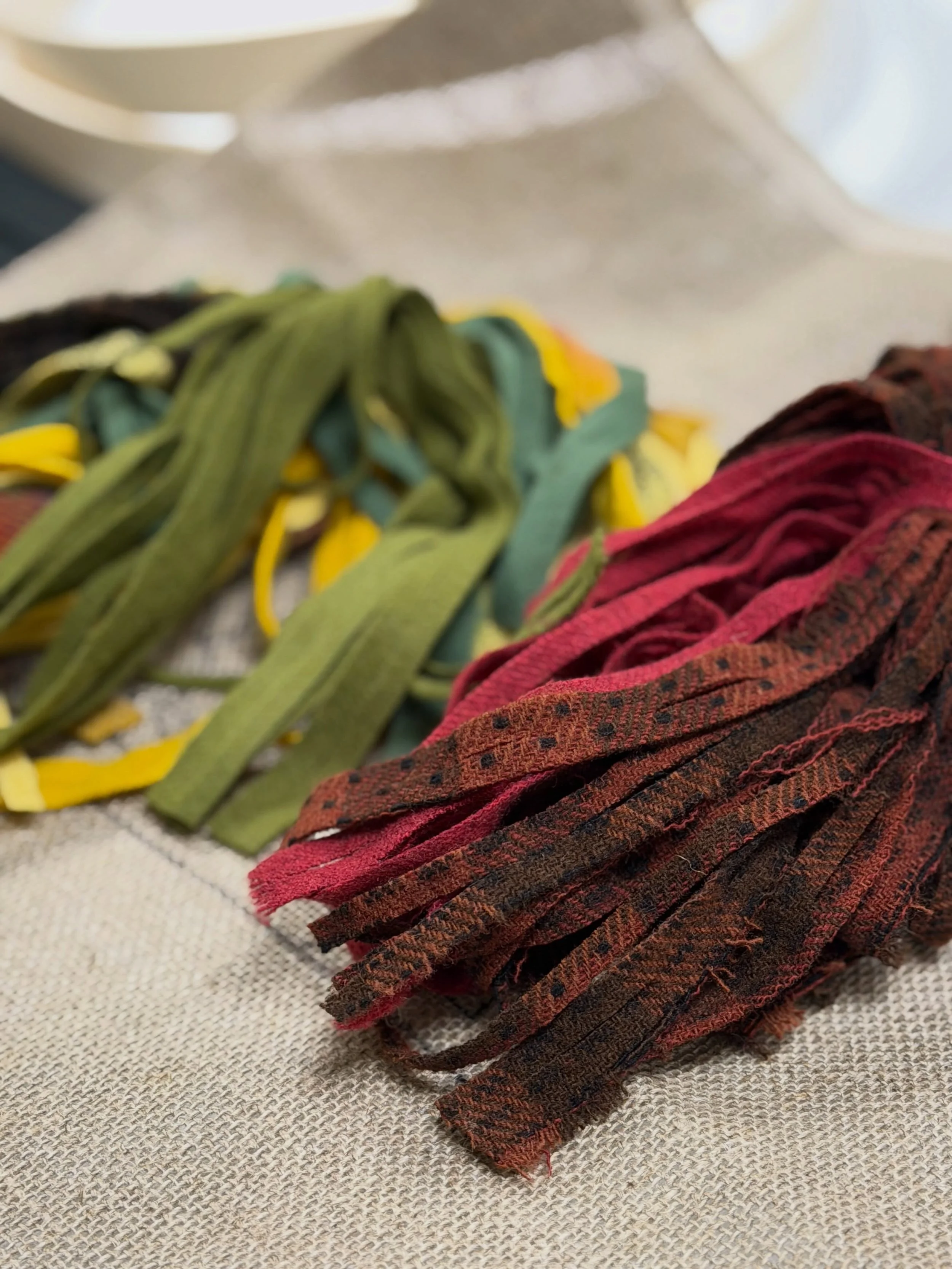 Thanks for another wonderful teaching day @sauder_village! Eight new rug hookers have now been released upon the world. Thanks for a great day, everyone! #rughooking #rugmaking #fiberart #textileart #rughookersofinstagram