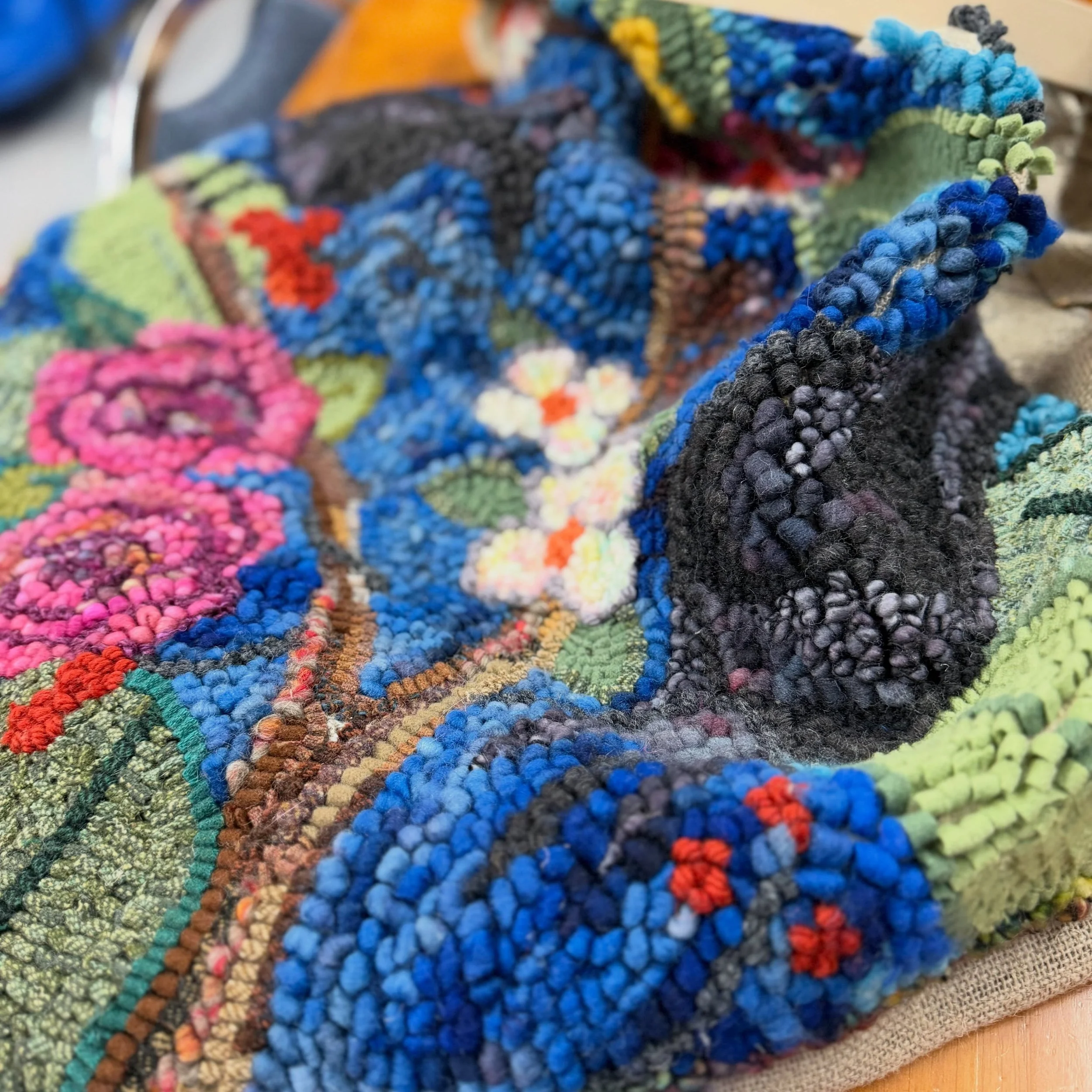 I brought in this behemoth from home since it wasn&rsquo;t getting worked on there! Come to the hook in this morning to see my (slow) progress! #rughooking #hookedrug #rughookersofinstagram #fiberart #textileart