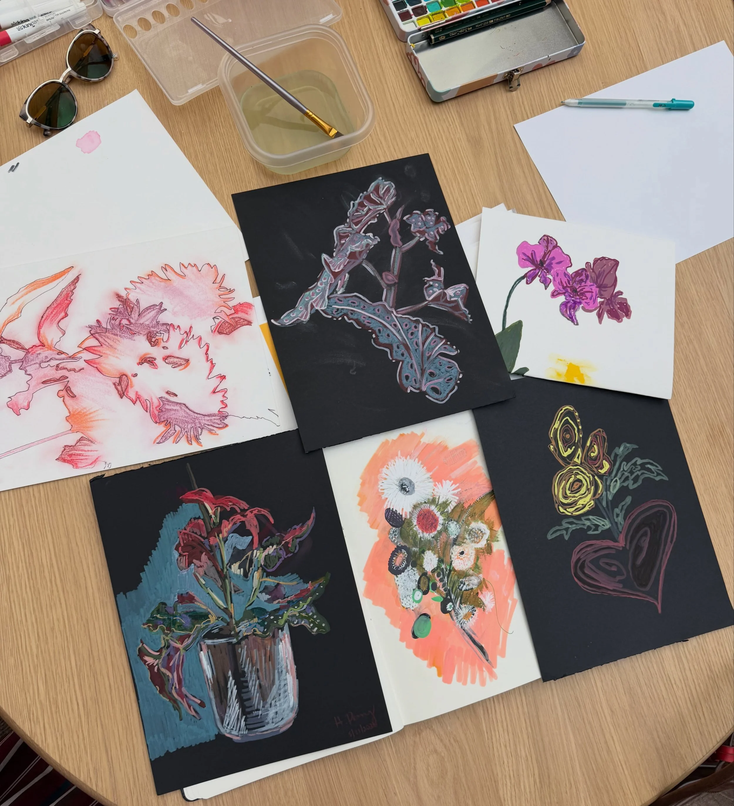 Treated myself to a lunchtime drawing session with @jennybrownart and Carol at @odetojoyfiber today! This was the last Monday drawing session for now but they will be resuming with 1 hour collage sessions on Fridays starting on 9/11/26! #botanicaldra