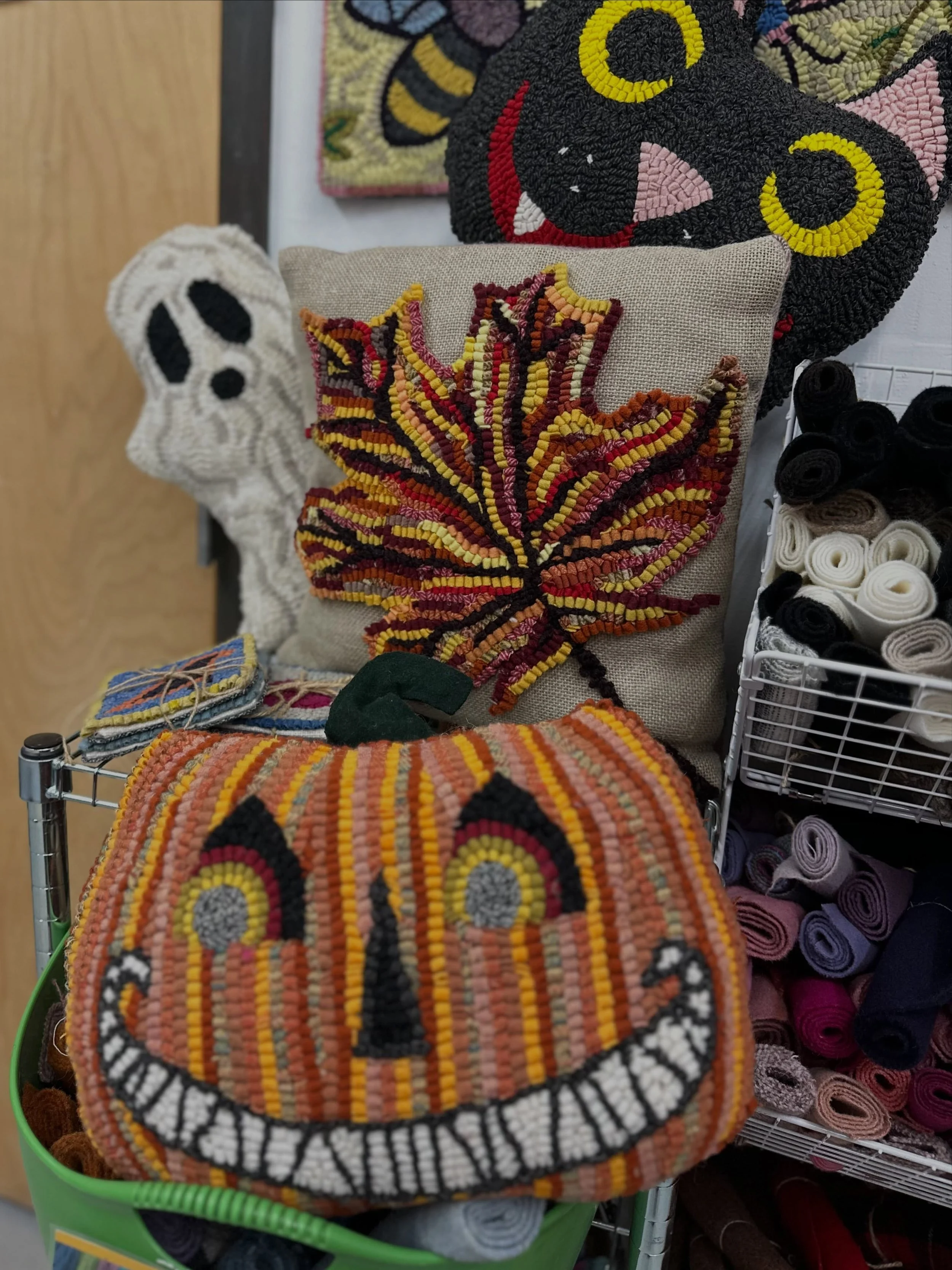 Who&rsquo;s ready for Halloween? I have kits to make all sorts of Halloween Patterns and Pillows! Use code: Spookyseason to save 10% off. #rugmaking #rughooking #rughookersofinstagram #fiberart #craftkit