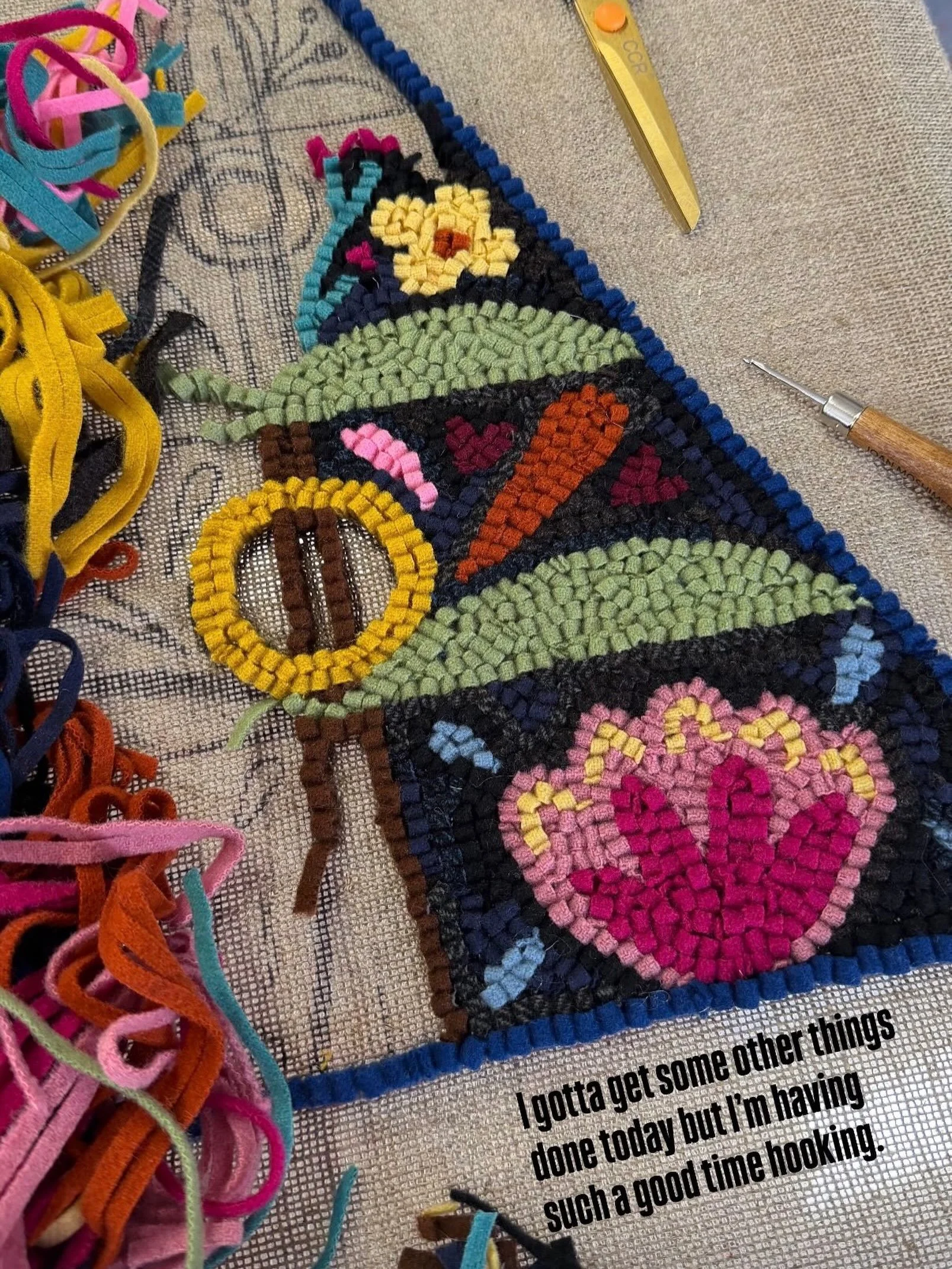 What&rsquo;s another rug hooking project? I hope to turn this folky tree into a pillow when it&rsquo;s done! #rughooking #hookedrug #rugmaking #rughookersofinstagram #fiberart