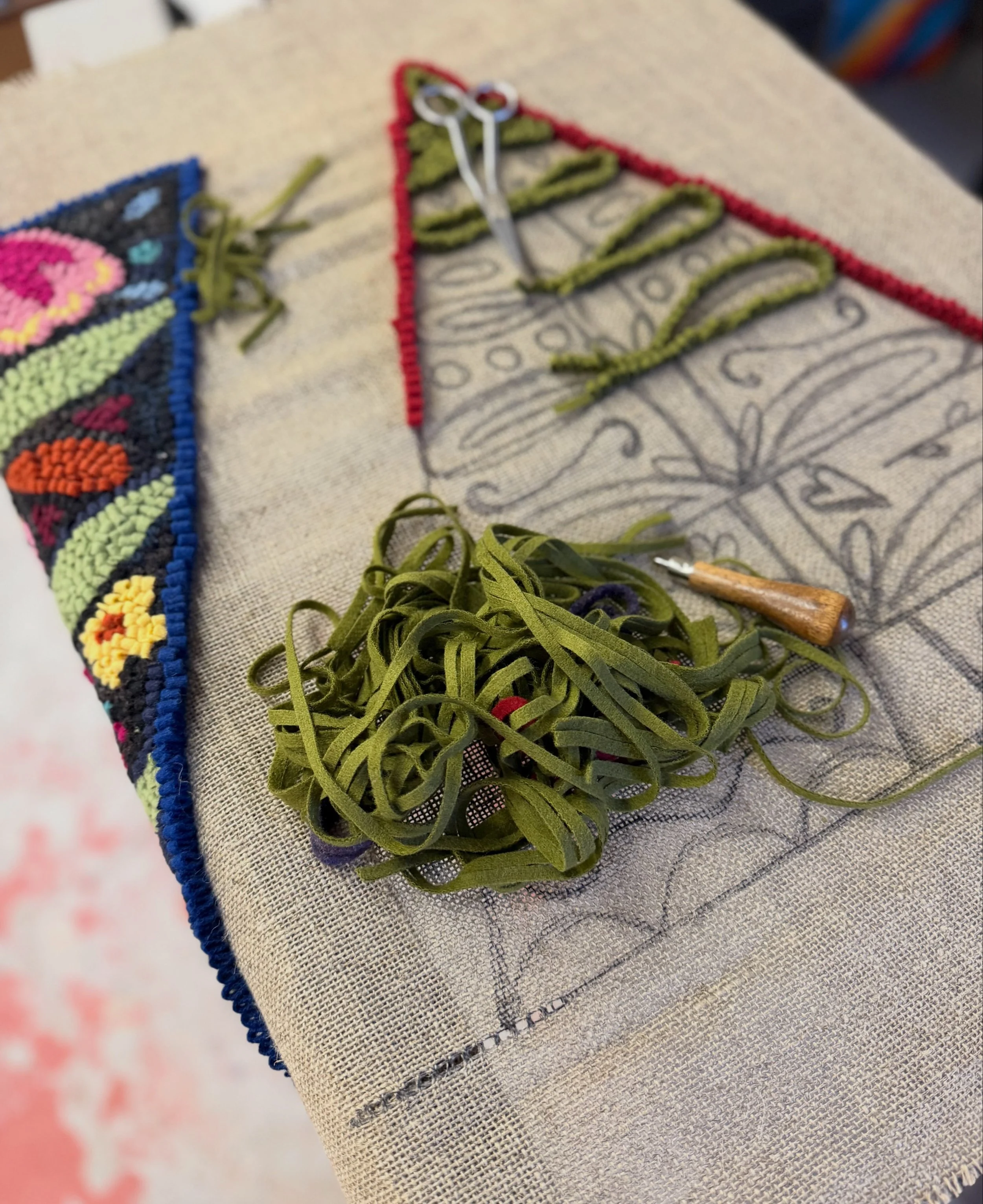 It feels good to be back in the studio this Monday morning! Busy busy, wish I was hooking this tree! #rughooking #rughookersofinstagram #fiberart #textileart #fiberartist