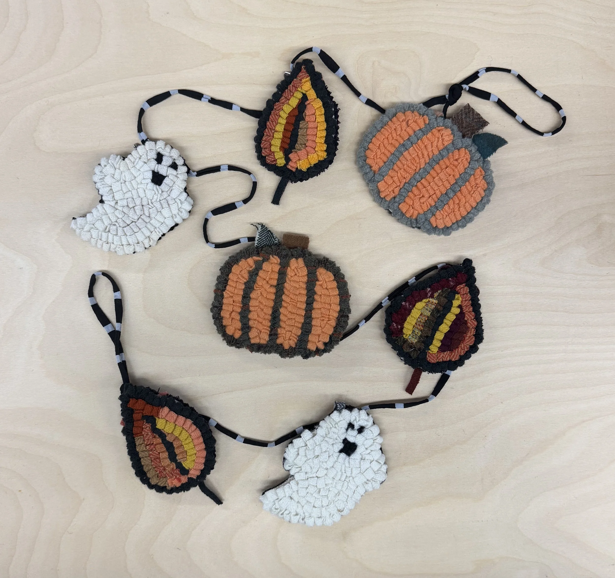 Halloween garland 1.jpg