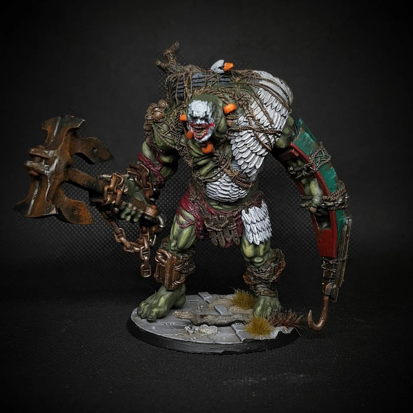 We've loved seeing people painting the newest #FalloutWastelandWarfare releases and this Swan by @lrtabletop is no exception. What an absurd amount of detailed painted into this brutish mutant. 🦢

#Modiphius #Fallout #Fallout4 #Fallout4Swan #SuperMu