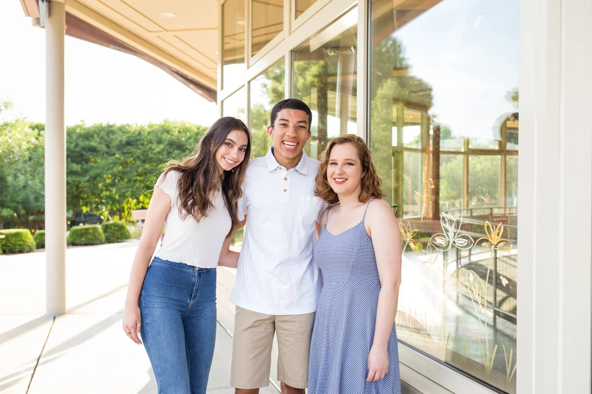 LightCreative_201905_ClaireEmmaGreear_SERTseniors__RaleighSeniorPhotography_001_blog.jpg
