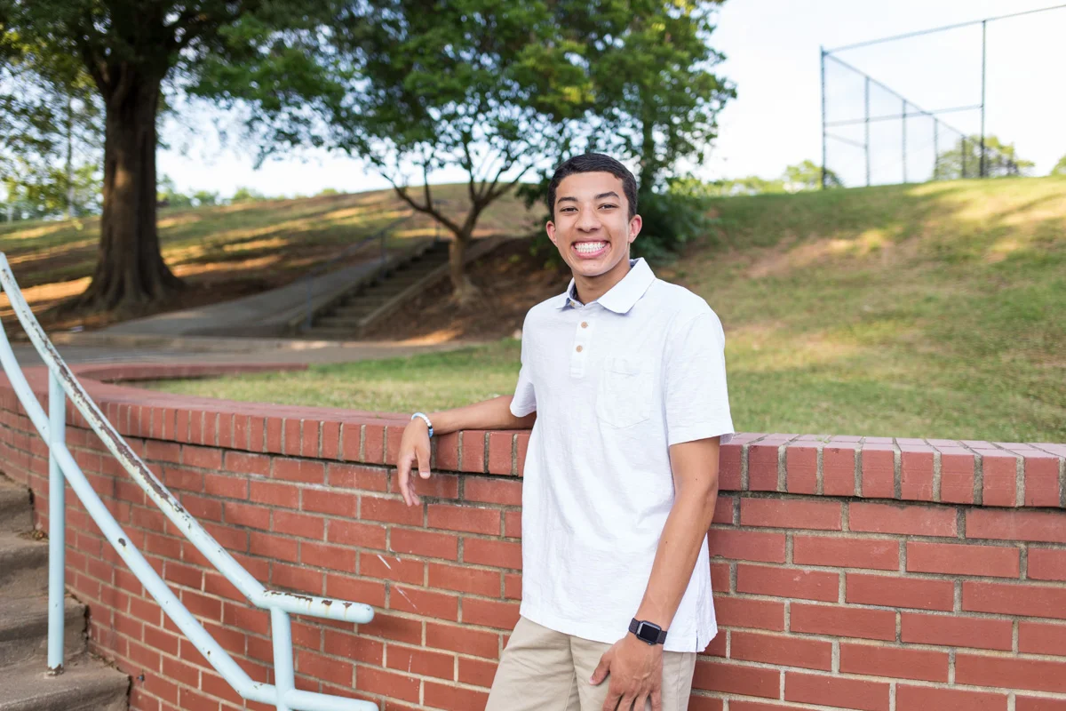 LightCreative_201905_ClaireEmmaGreear_SERTseniors__RaleighSeniorPhotography_010_blog.jpg
