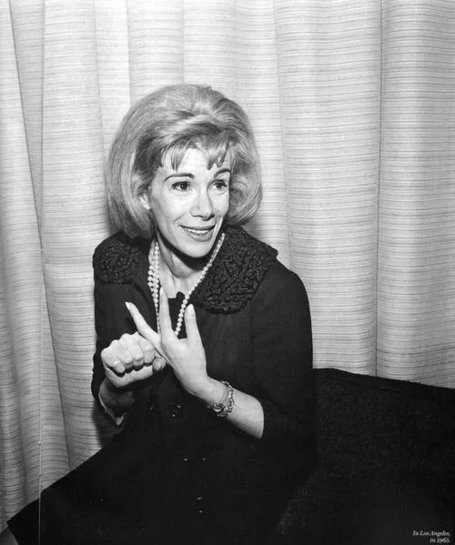 file under / friday blues
for those of you who were up late watching E and mourning the loss of the red carpets most beloved… try these
we love you joan you beauty, joan rangers 4 life.
- kristin & ann