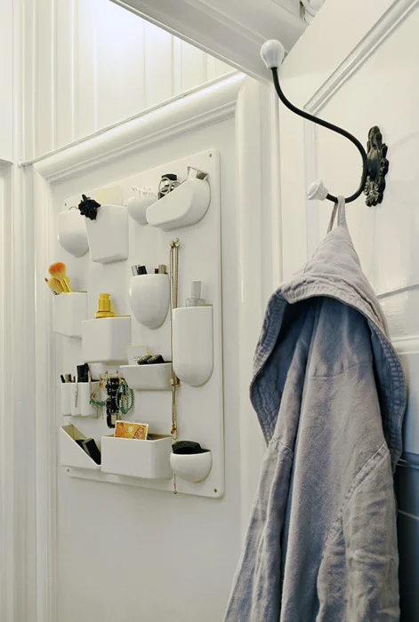 Breaking: this cult Vitra organizer is the jam for a bathroom wall and I noticed it’s on sale right now (it’s still … expensive).
Image via