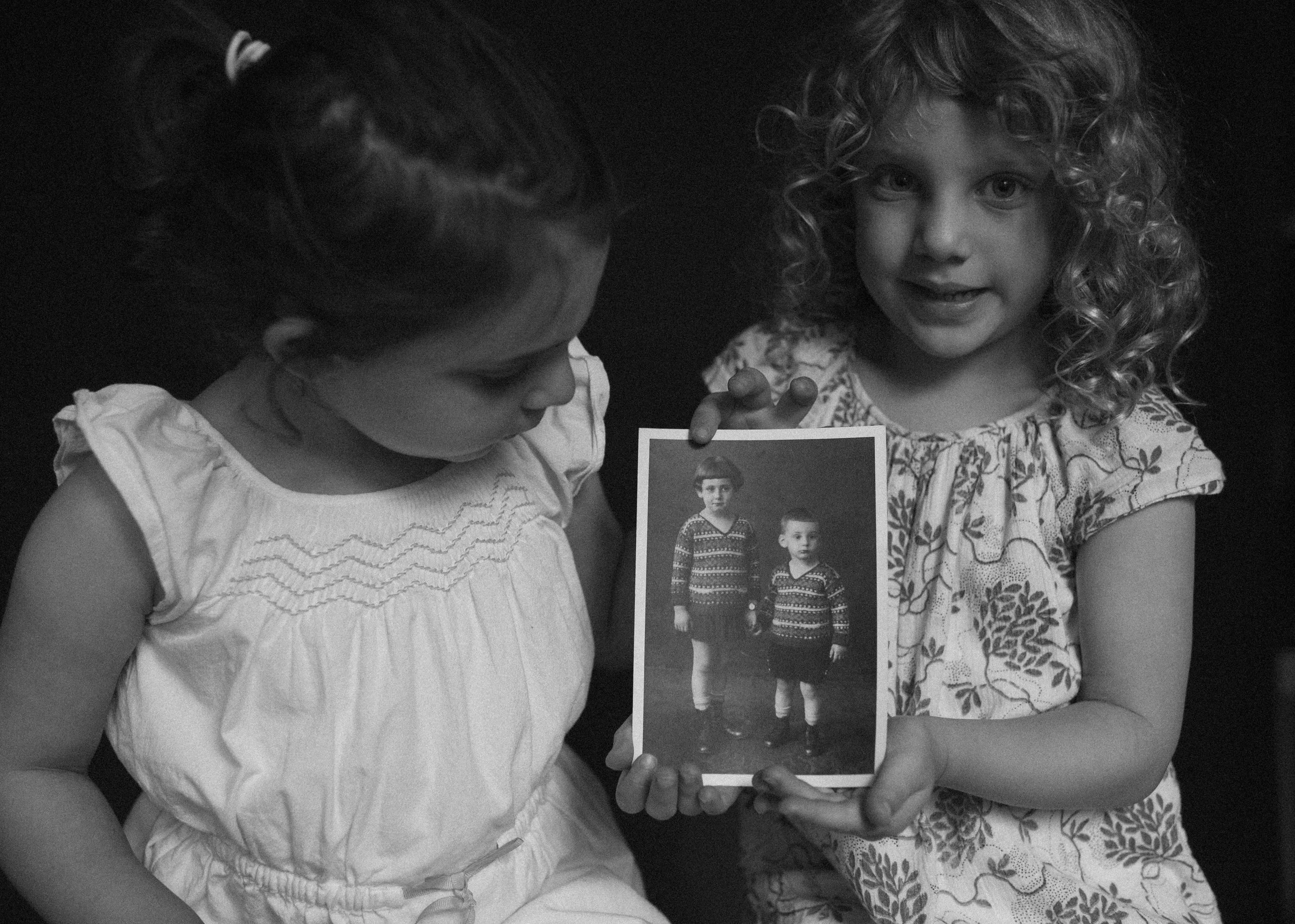 Naomi and Clara hold a picture of Ulrich and Gerda. 